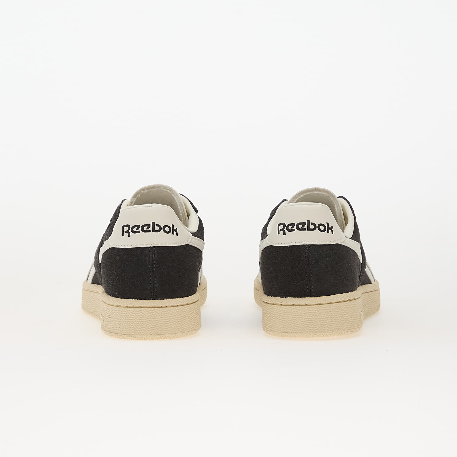 Pánské tenisky a boty Reebok x Grounds Uk Club C Washedblack/ Paperwhite/ Chalk