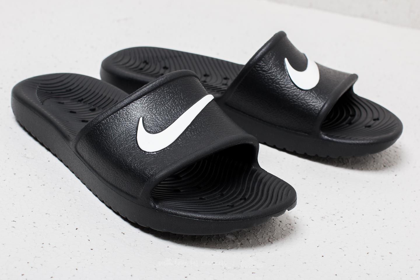 Schuhe Nike Wmns Kawa Shower Black White Footshop