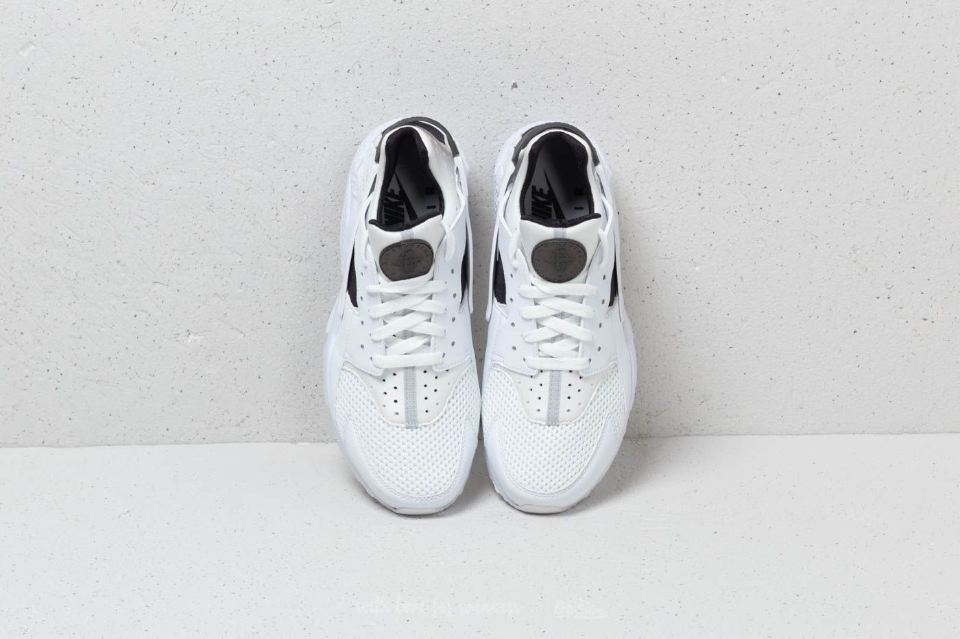 Nike huarache white black pure platinum discount