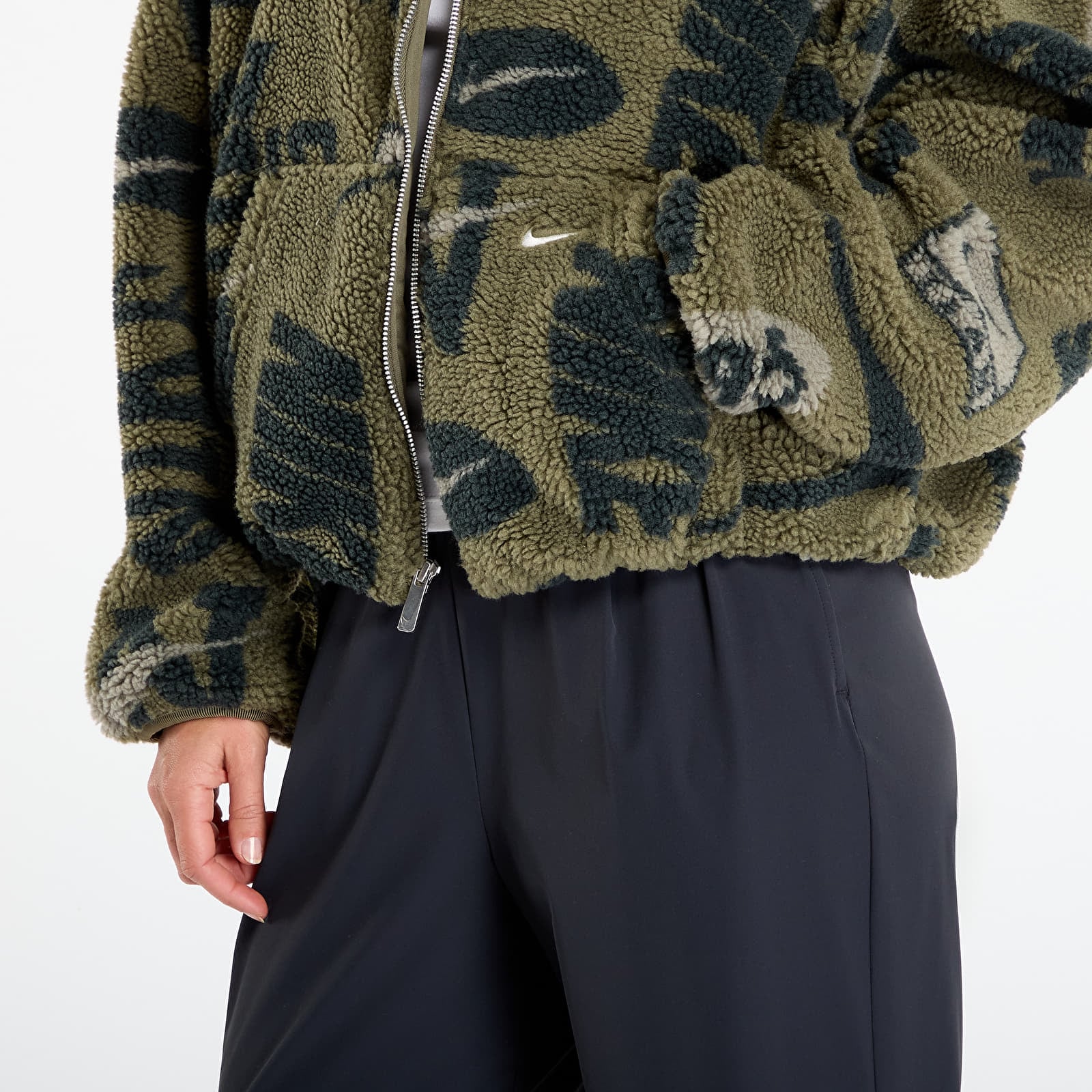 Женские куртки Nike Sportswear Women's High-Pile Fleece Jacket Medium Olive/ Medium Olive/ Sail