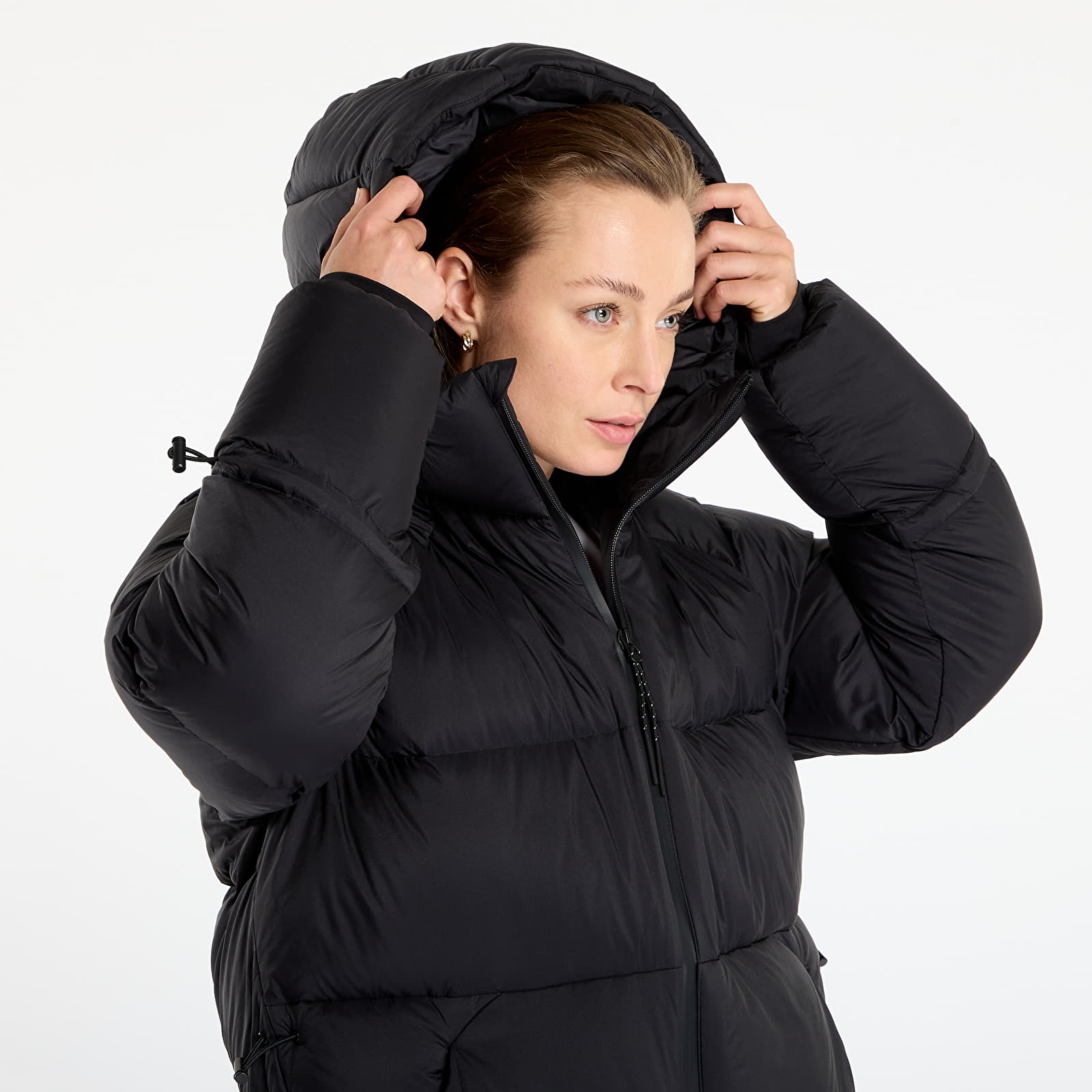 Jackor för kvinnor adidas MYSHELTER Climawarm Down Parka Black/ Collegiate Green