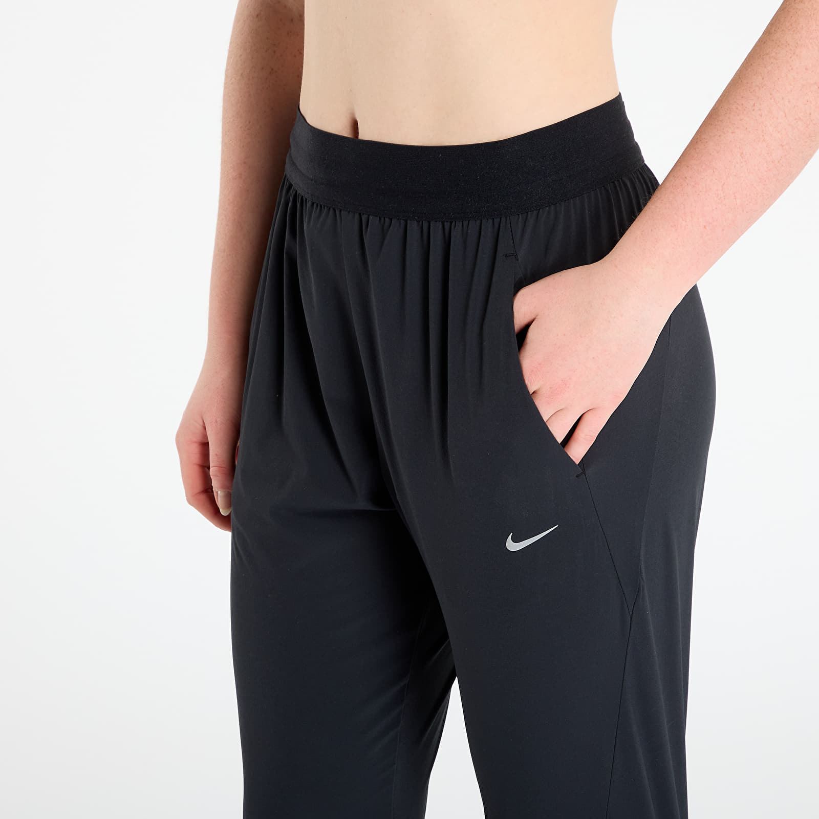 Hosen für Frauen Nike Swift Women's Dri-FIT Mid-Rise Running Pants Black/ Reflective Silv