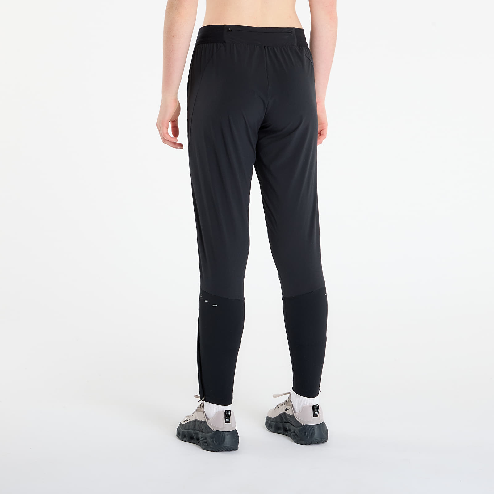 Hosen für Frauen Nike Swift Women's Dri-FIT Mid-Rise Running Pants Black/ Reflective Silv
