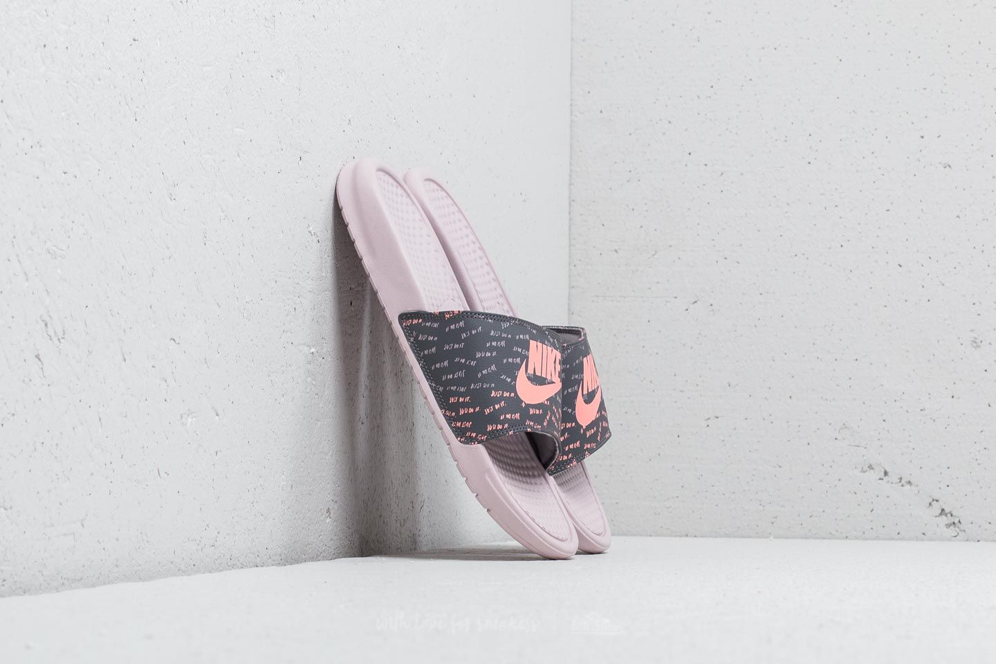 Chaussures et baskets femme Nike Wmns Benassi JDI Print Barely Rose/ Bleached Coral