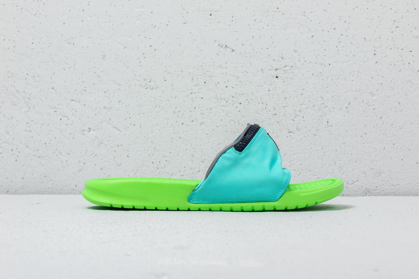 Nike benassi jdi best sale fanny pack green