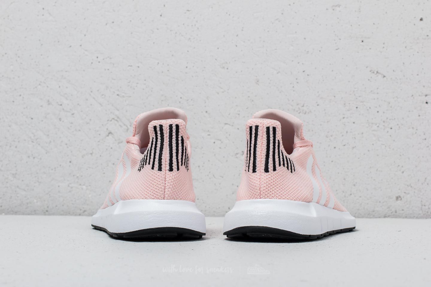 Zapatillas mujer adidas Swift Run W Icey Pink/ Ftw White/ Core Black