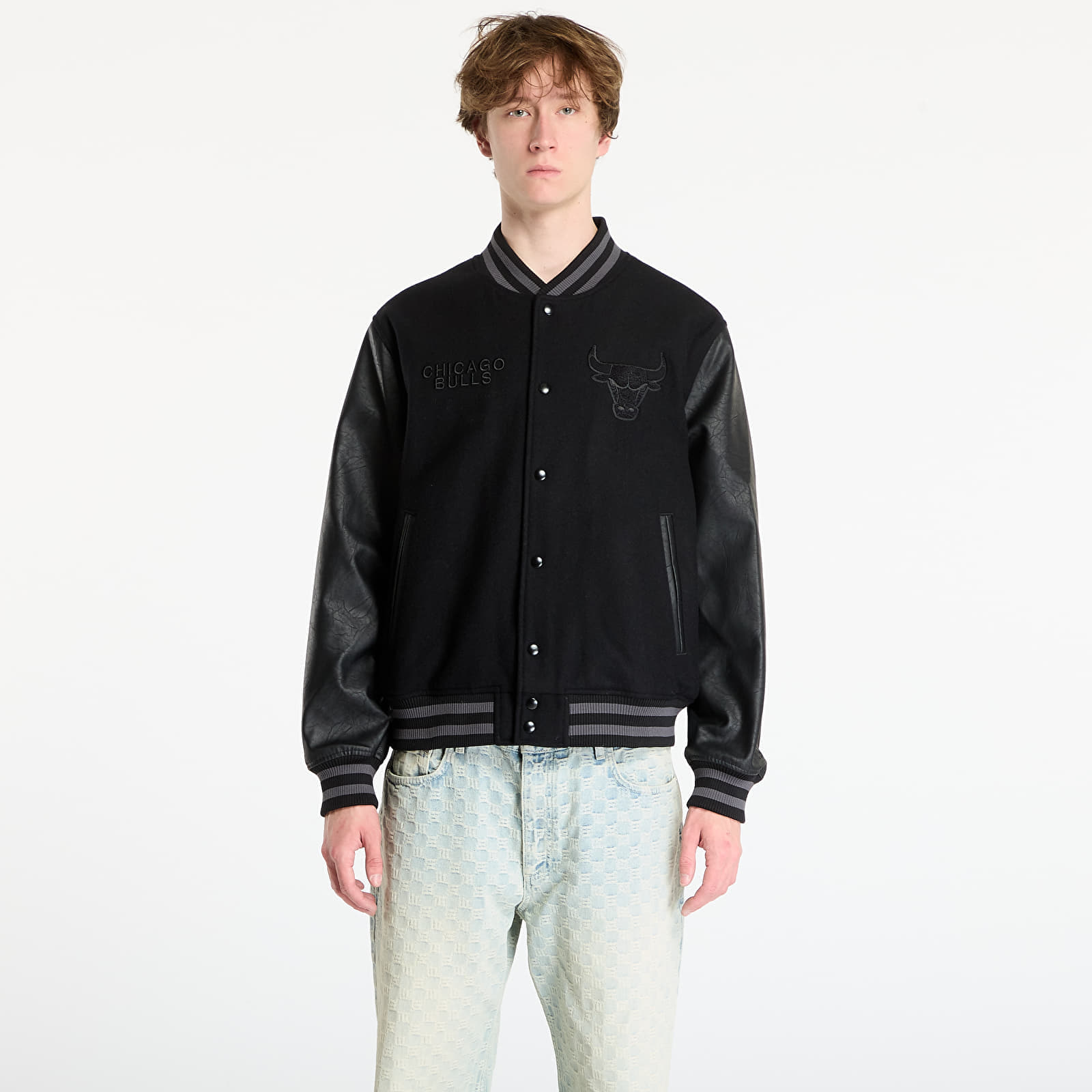 Jachetă New Era NBA Chicago Bulls Tonal Patch Varsity Jacket UNISEX Black S