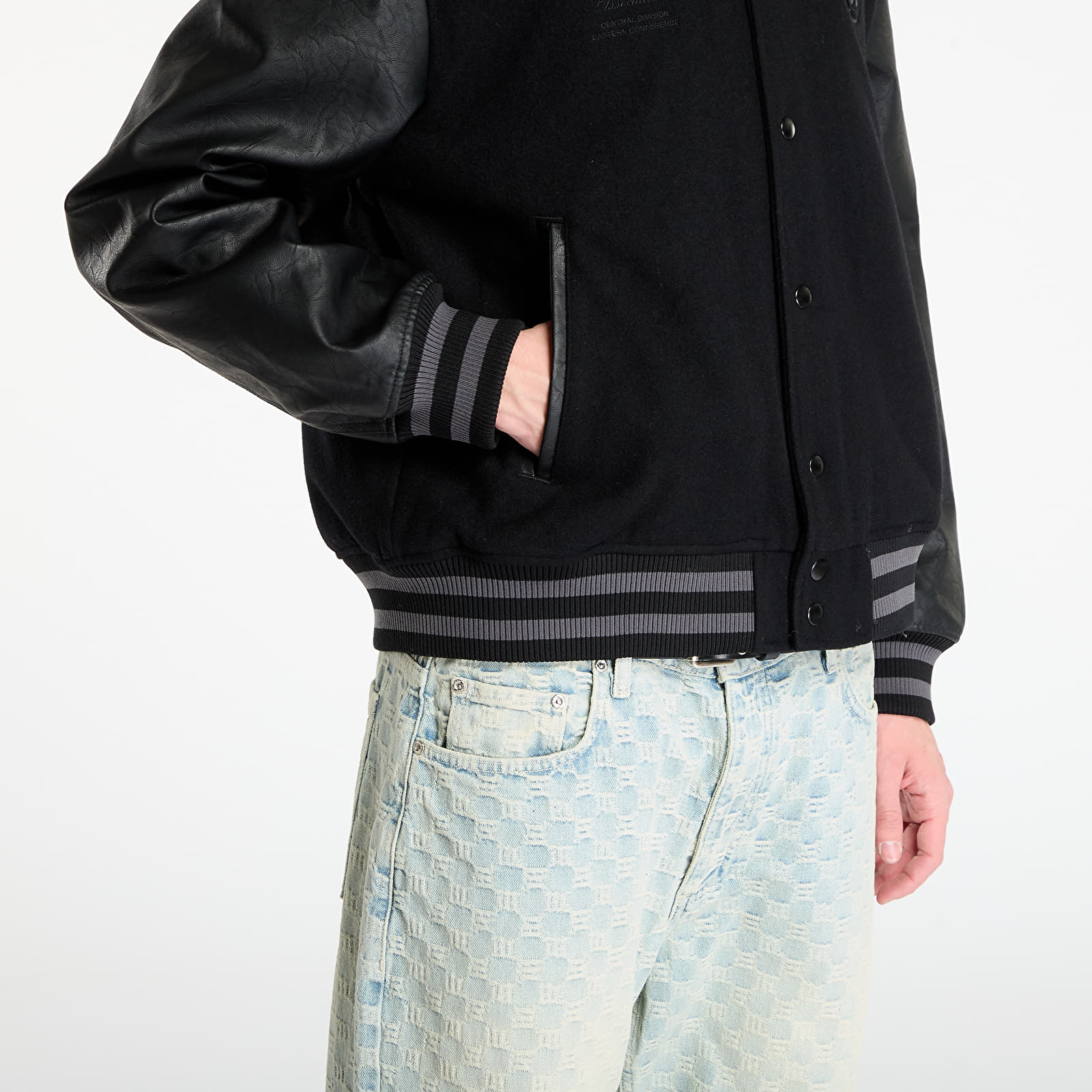 Herrenjacken New Era NBA Chicago Bulls Tonal Patch Varsity Jacket UNISEX Black