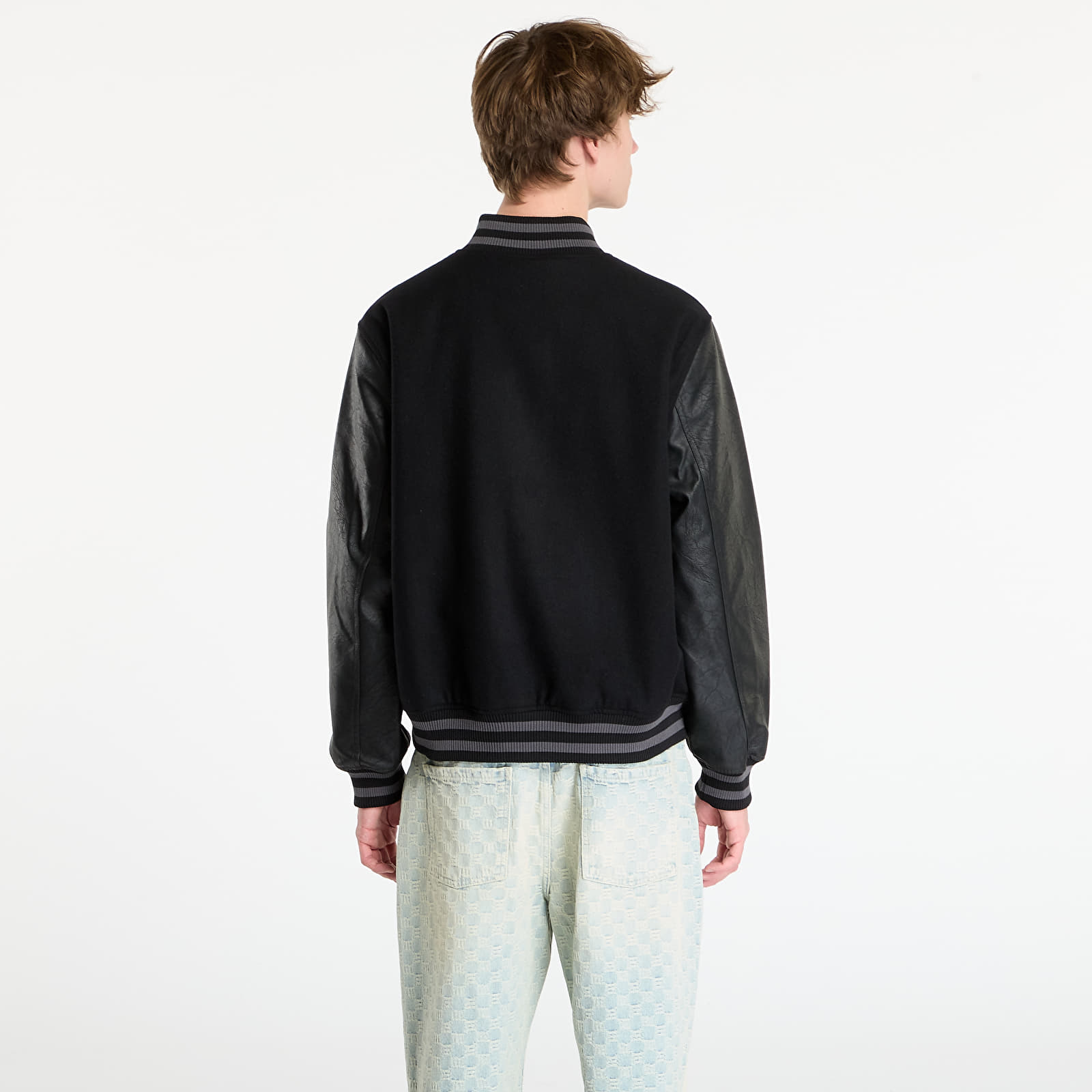 Herrenjacken New Era NBA Chicago Bulls Tonal Patch Varsity Jacket UNISEX Black