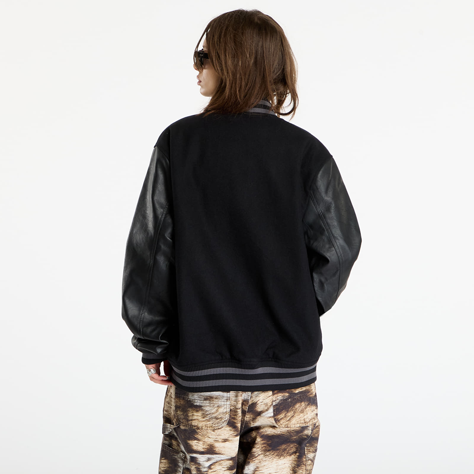 Herrenjacken New Era NBA Chicago Bulls Tonal Patch Varsity Jacket UNISEX Black