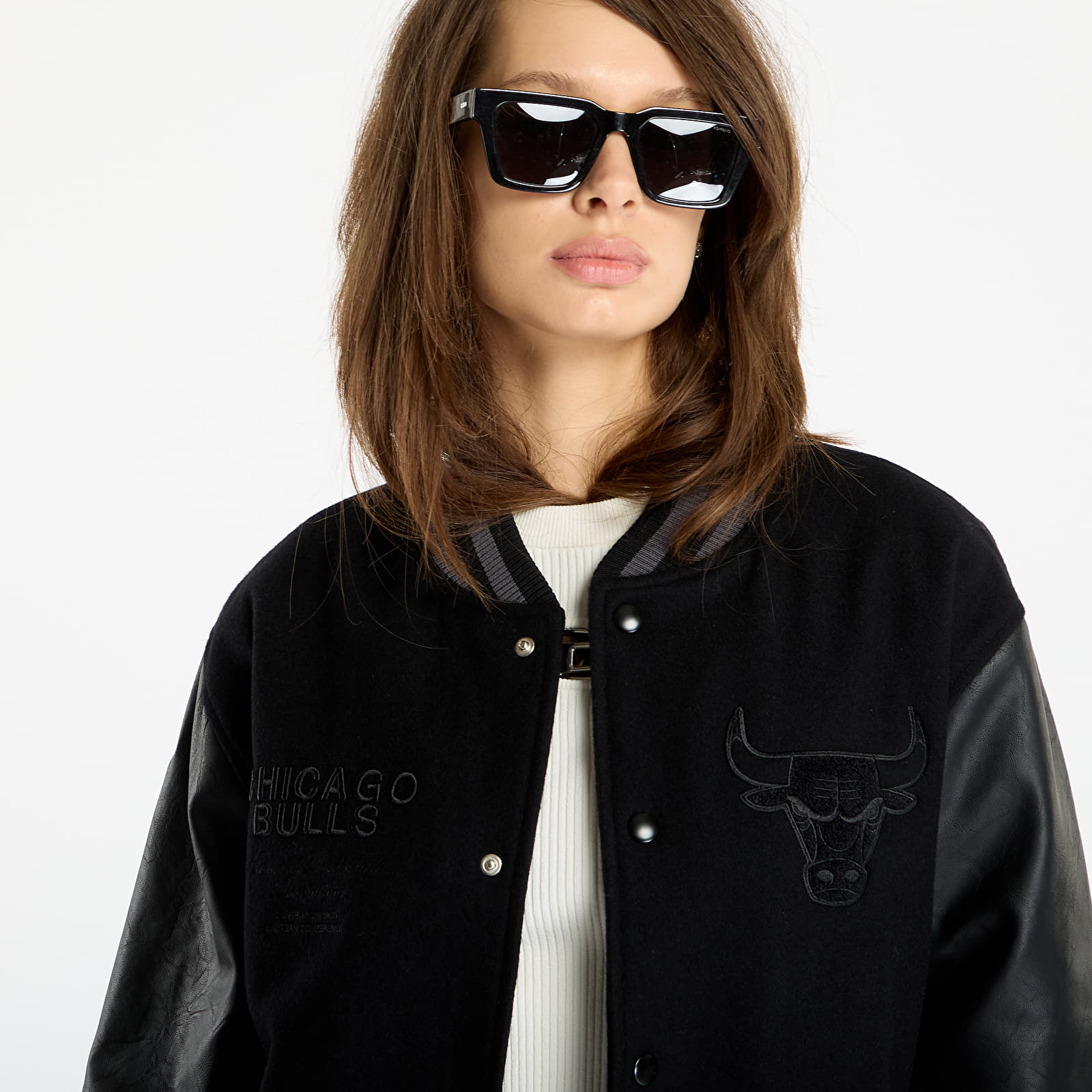 Herrenjacken New Era NBA Chicago Bulls Tonal Patch Varsity Jacket UNISEX Black