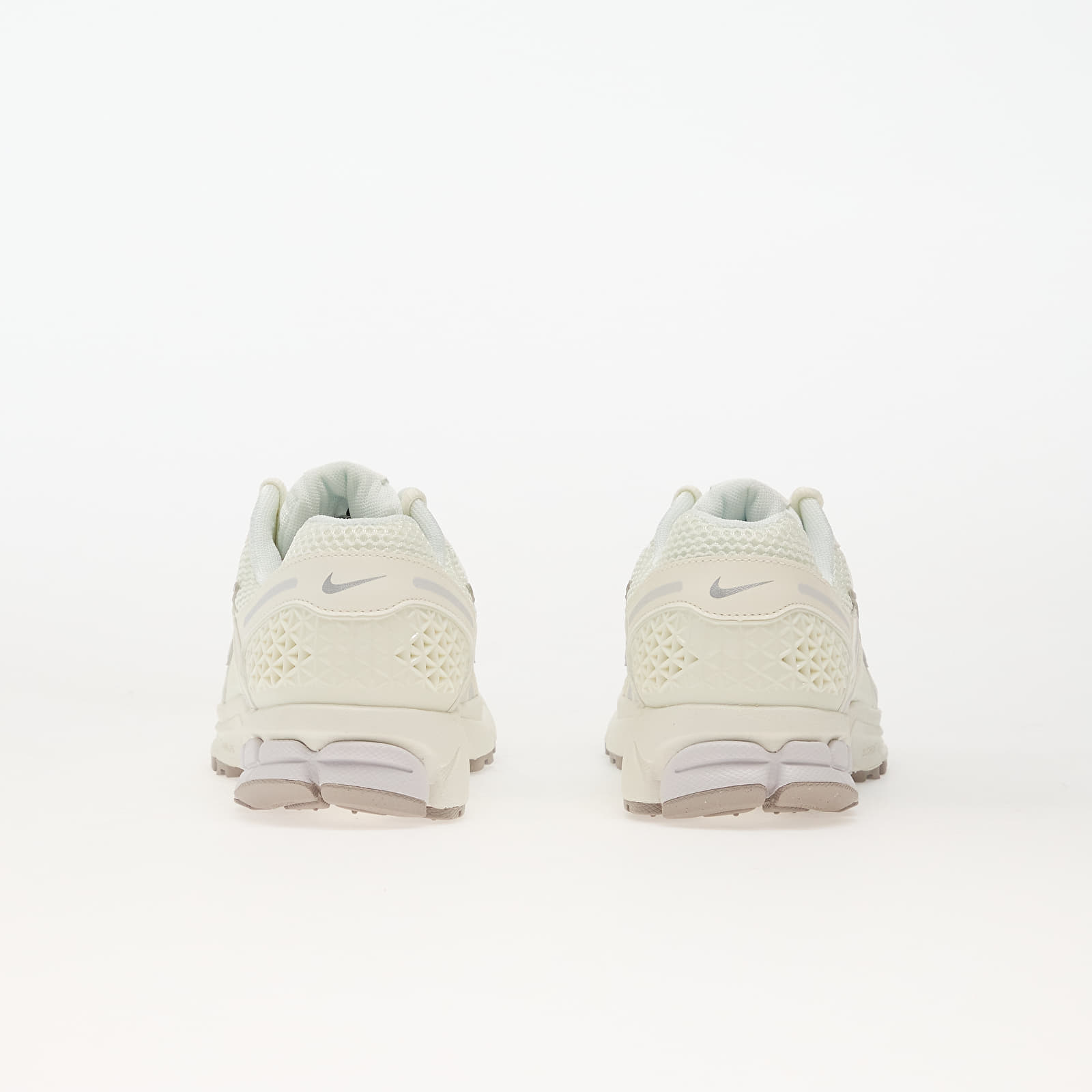 Încălțăminte și sneakerși pentru bărbați Nike Zoom Vomero 5 Sail/ Metallic Silver-Vast Grey