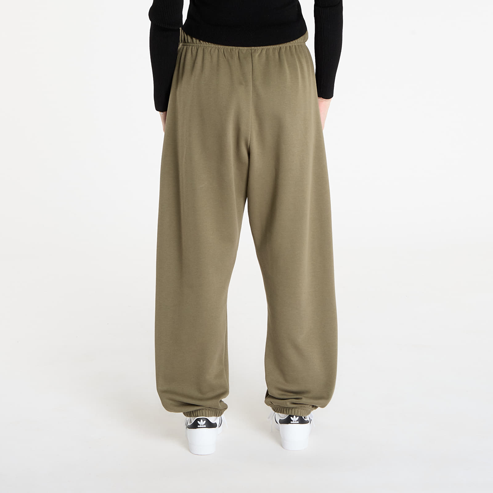 Tepláky adidas Basketball Fleece Joggers UNISEX Olive Strata