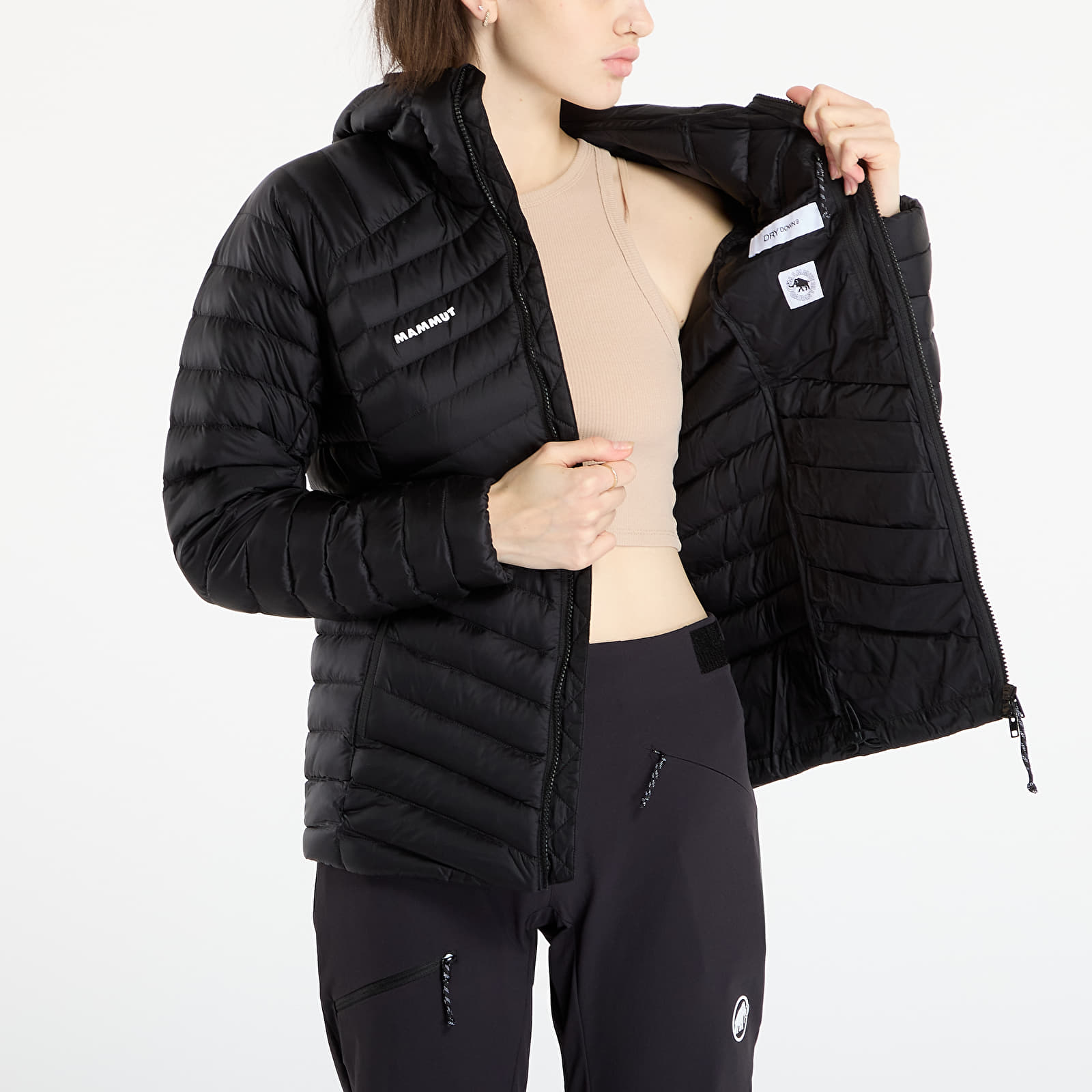 Jacken für Frauen Mammut Broad Peak IN Hooded Jacket Women Black