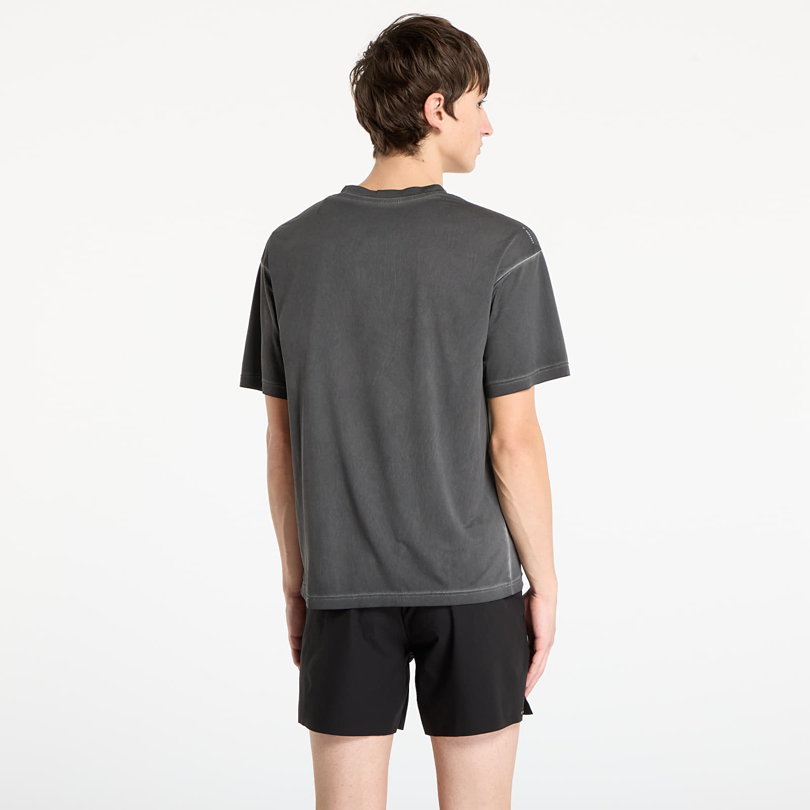 Männer T-Shirts Satisfy AuraLite T-Shirt Pigment Black