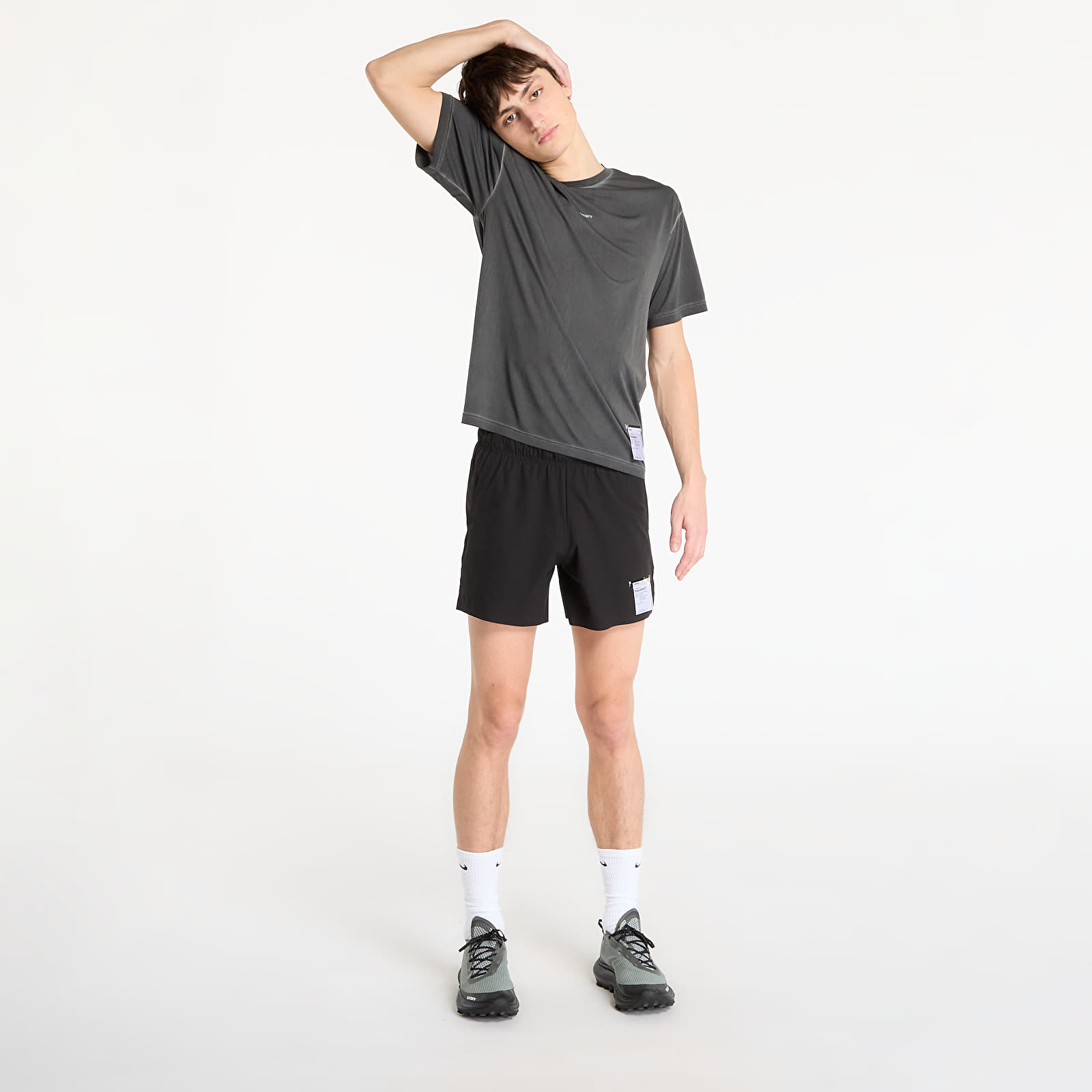 Männer T-Shirts Satisfy AuraLite T-Shirt Pigment Black