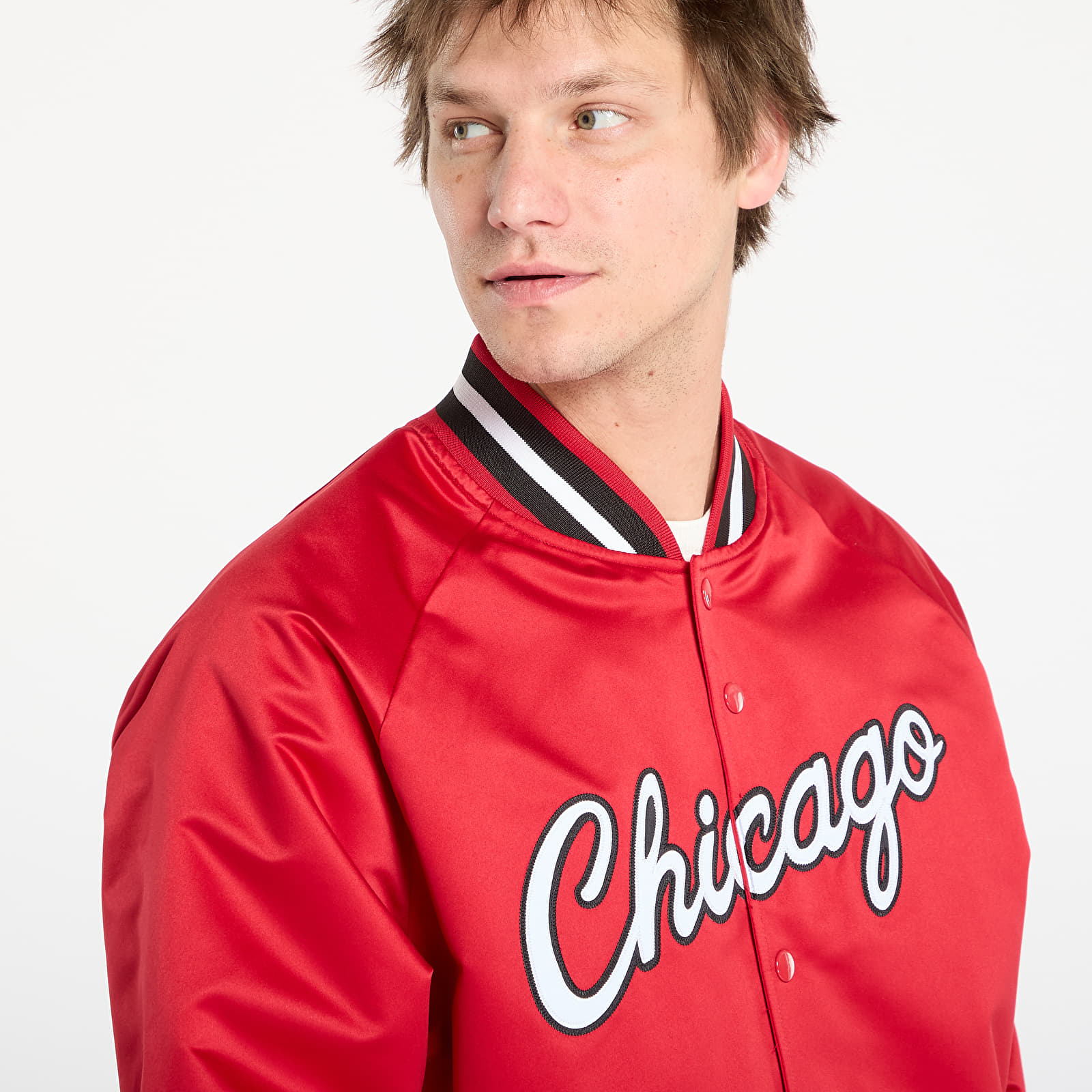 Herrenjacken Mitchell & Ness NBA Lightweight Satin Jacket Vintage Logo Bulls Scarlet
