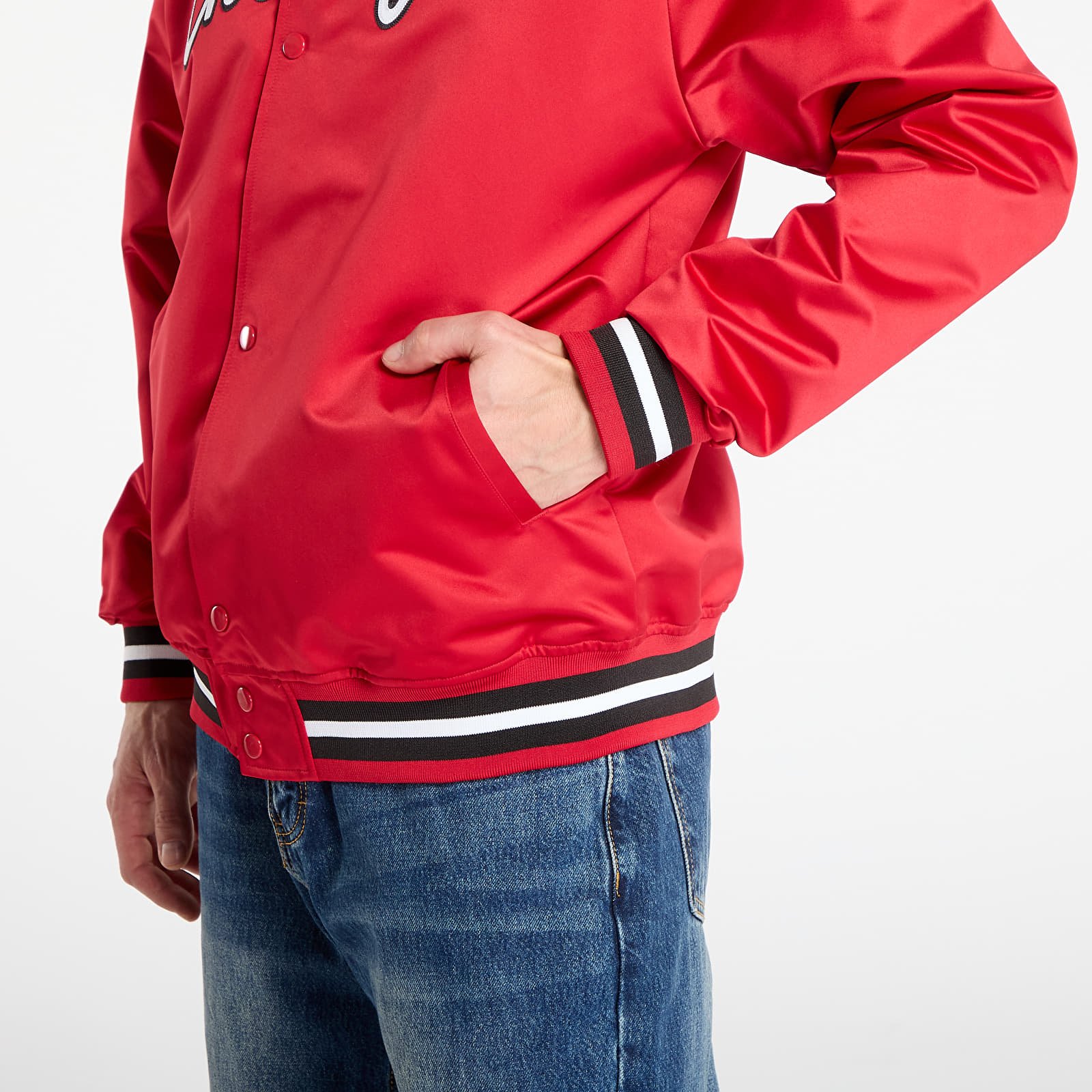 Herrenjacken Mitchell & Ness NBA Lightweight Satin Jacket Vintage Logo Bulls Scarlet