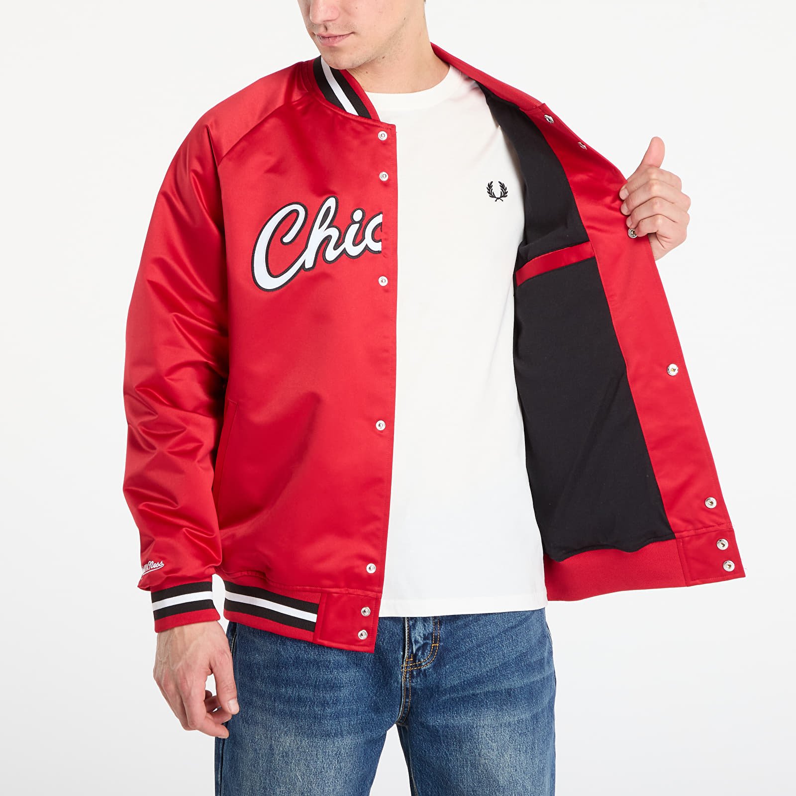 Herrenjacken Mitchell & Ness NBA Lightweight Satin Jacket Vintage Logo Bulls Scarlet