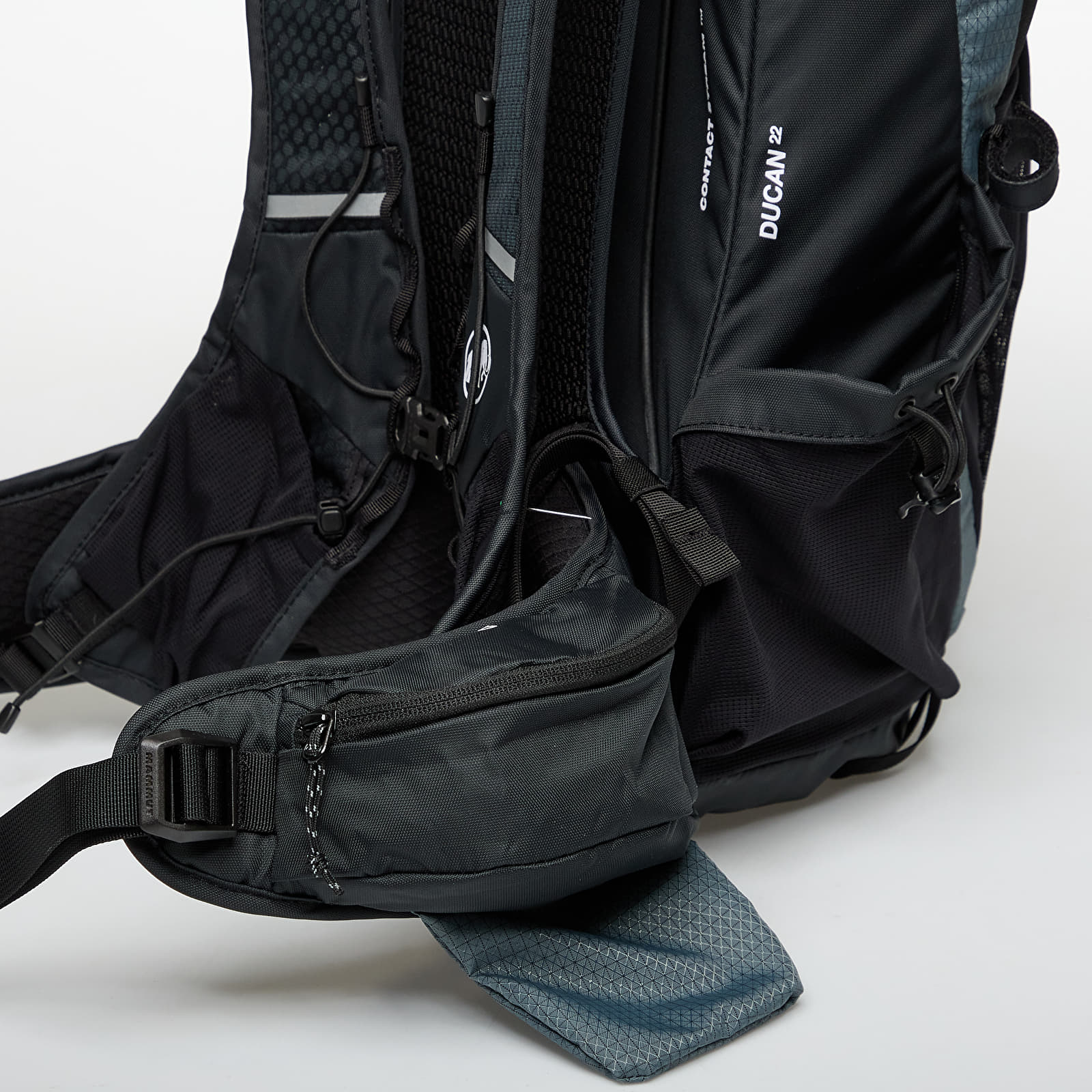 Moški nahrbtniki  Mammut Ducan 22 Strata/ Black