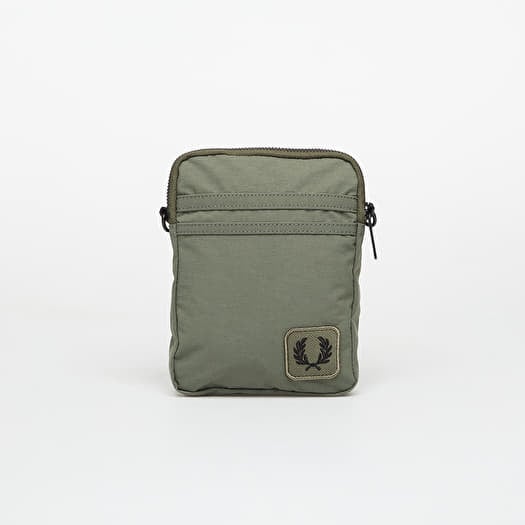 Τσάντα FRED PERRY Nylon Badge Small Side Bag Lrl Wrth Green