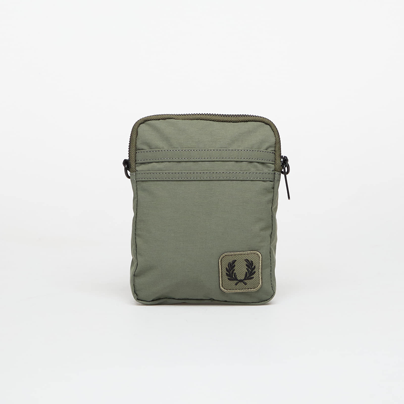Schoudertassen voor mannen FRED PERRY Nylon Badge Small Side Bag Lrl Wrth Green