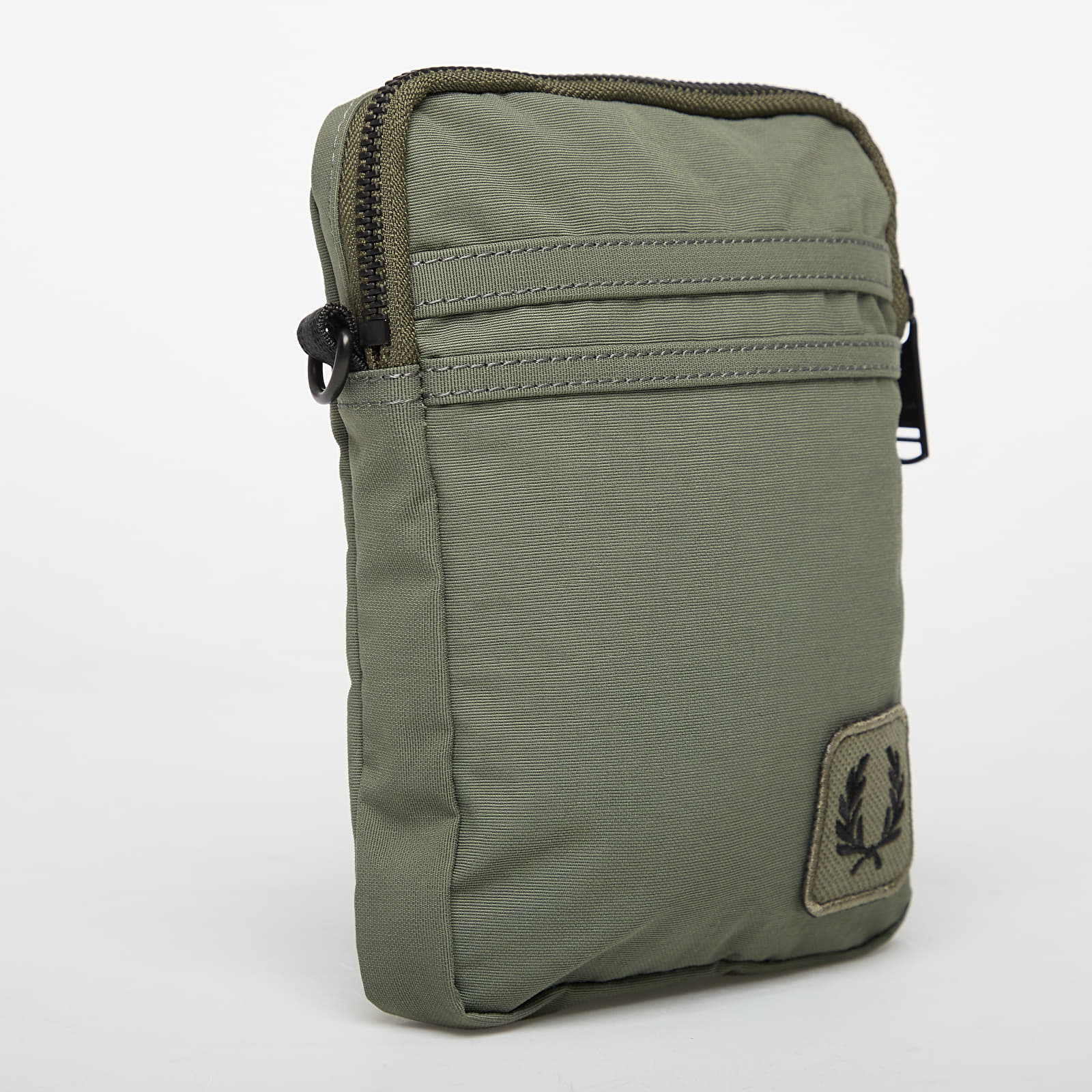 Schoudertassen voor mannen FRED PERRY Nylon Badge Small Side Bag Lrl Wrth Green