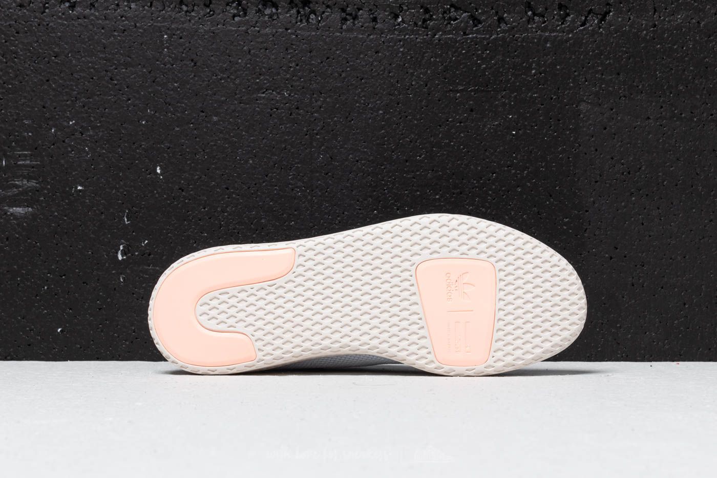 Încălțăminte și sneakerși pentru femei adidas Pharrell Williams Tennis HU W Aero Blue/ Aero Blue/ Chalk White