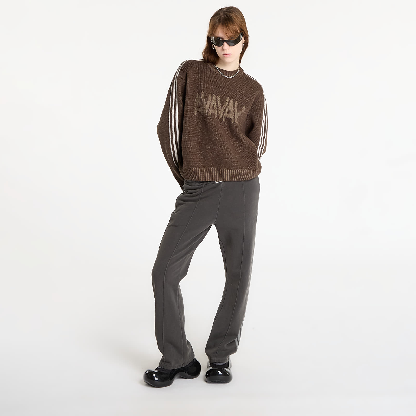 Pullover für Frauen adidas x AVAVAV Sweater Umber/ Blabro