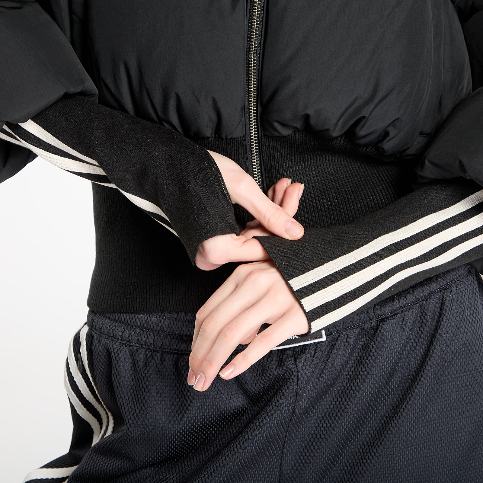 Jacken für Frauen adidas x AVAVAV Baby Puffer Black