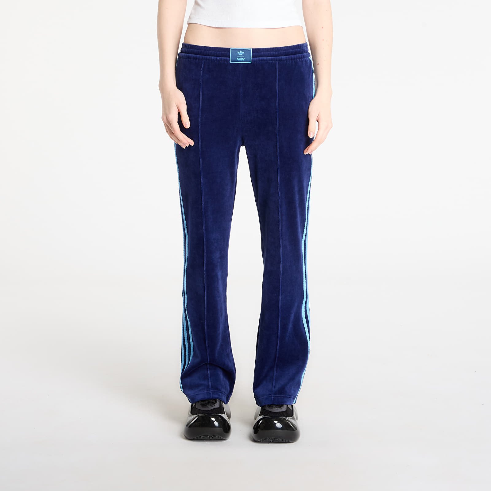 Jogginghosen für Frauen adidas x AVAVAV Track Pants Velvet Dark Blue