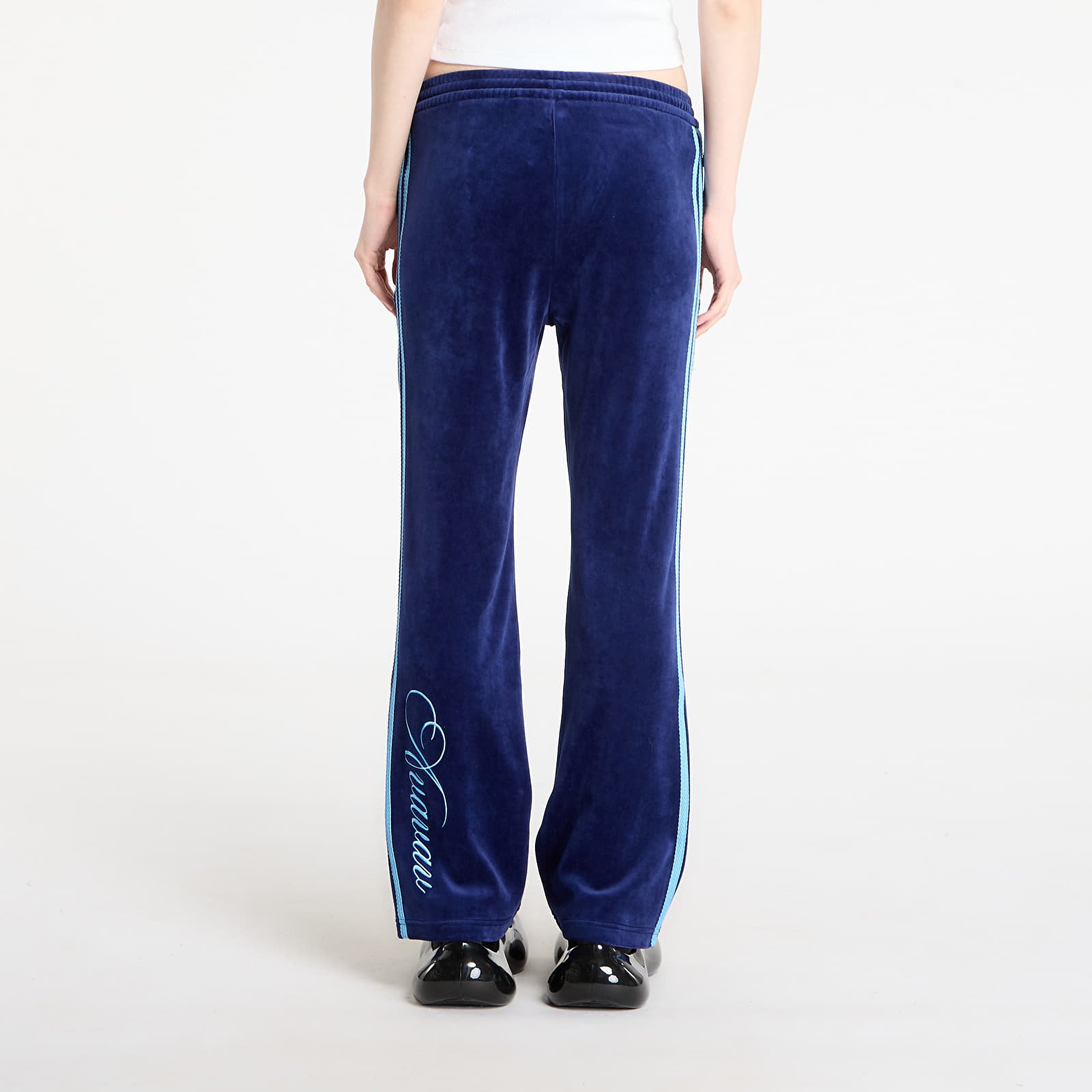 Jogginghosen für Frauen adidas x AVAVAV Track Pants Velvet Dark Blue