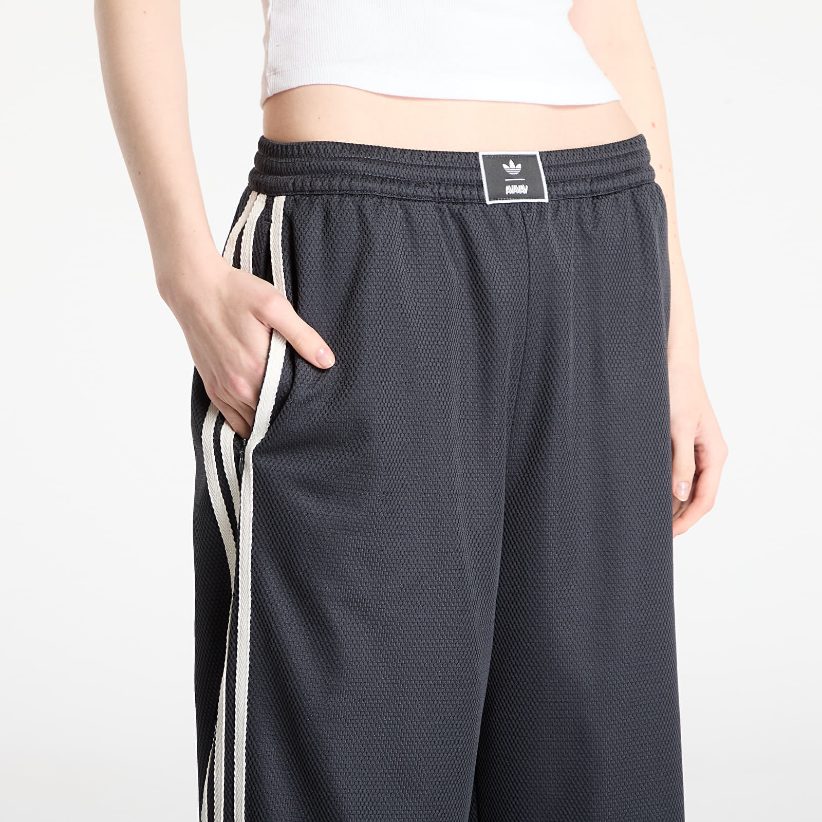 Shorts - Frauen adidas x AVAVAV Shorts Carbon