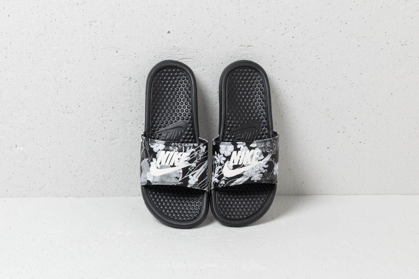 Ženski čevlji Nike Wmns Benassi JDI Print Black/ Summit White