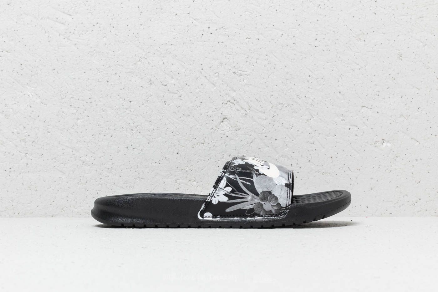 Ženski čevlji Nike Wmns Benassi JDI Print Black/ Summit White