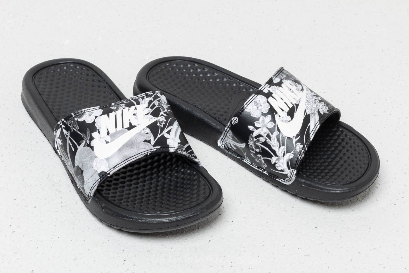 Ženski čevlji Nike Wmns Benassi JDI Print Black/ Summit White