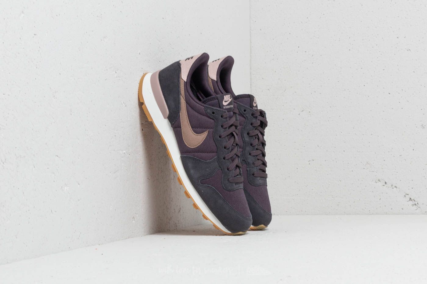 Internationalist wmns clearance
