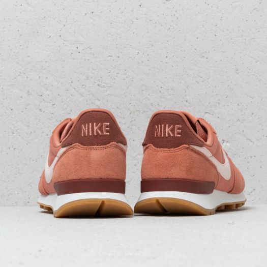 Nike blush internationalist suede trainers store