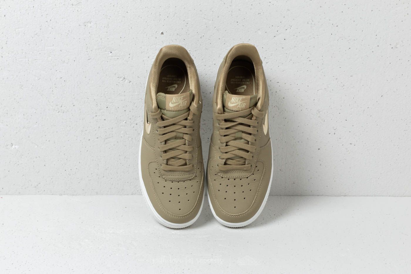 Ženski čevlji Nike Wmns Air Force 1 '07 Premium LX Neutral Olive/ Metallic Gold Star