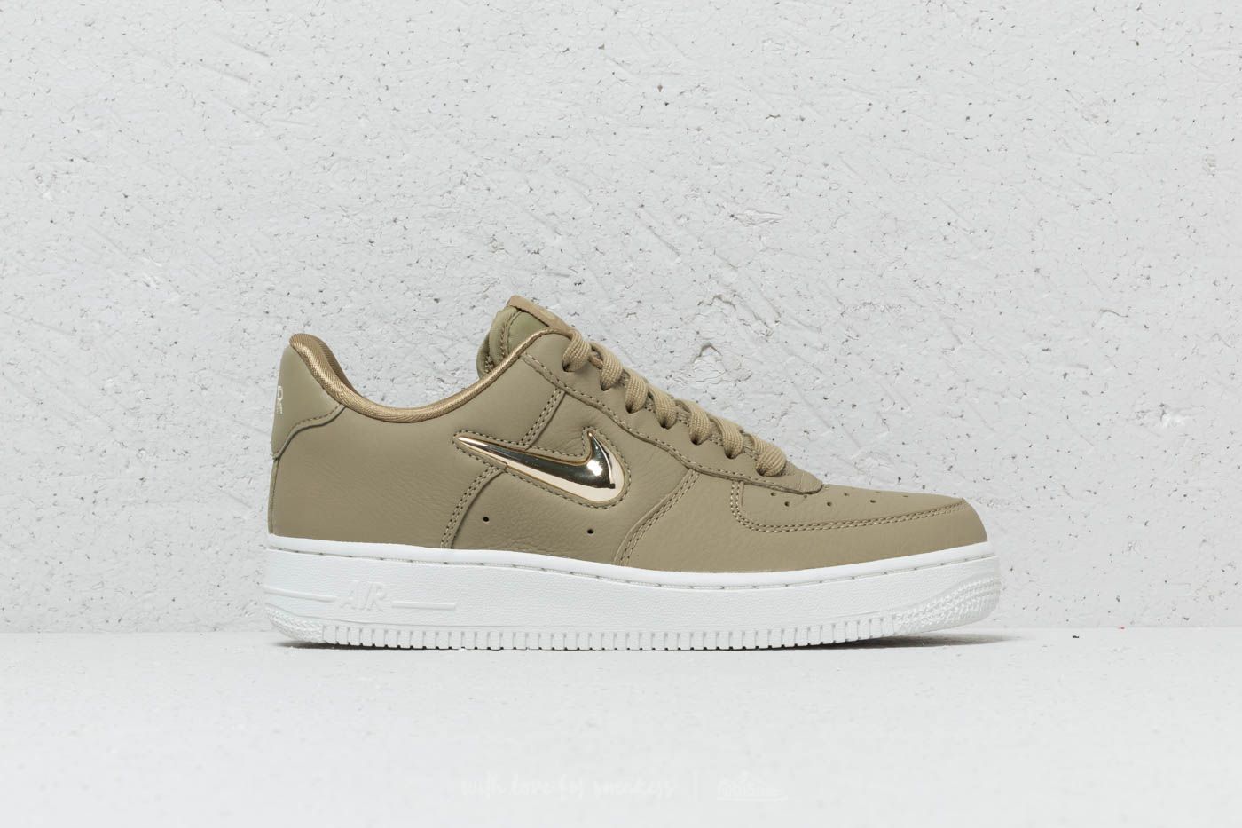 Ženski čevlji Nike Wmns Air Force 1 '07 Premium LX Neutral Olive/ Metallic Gold Star