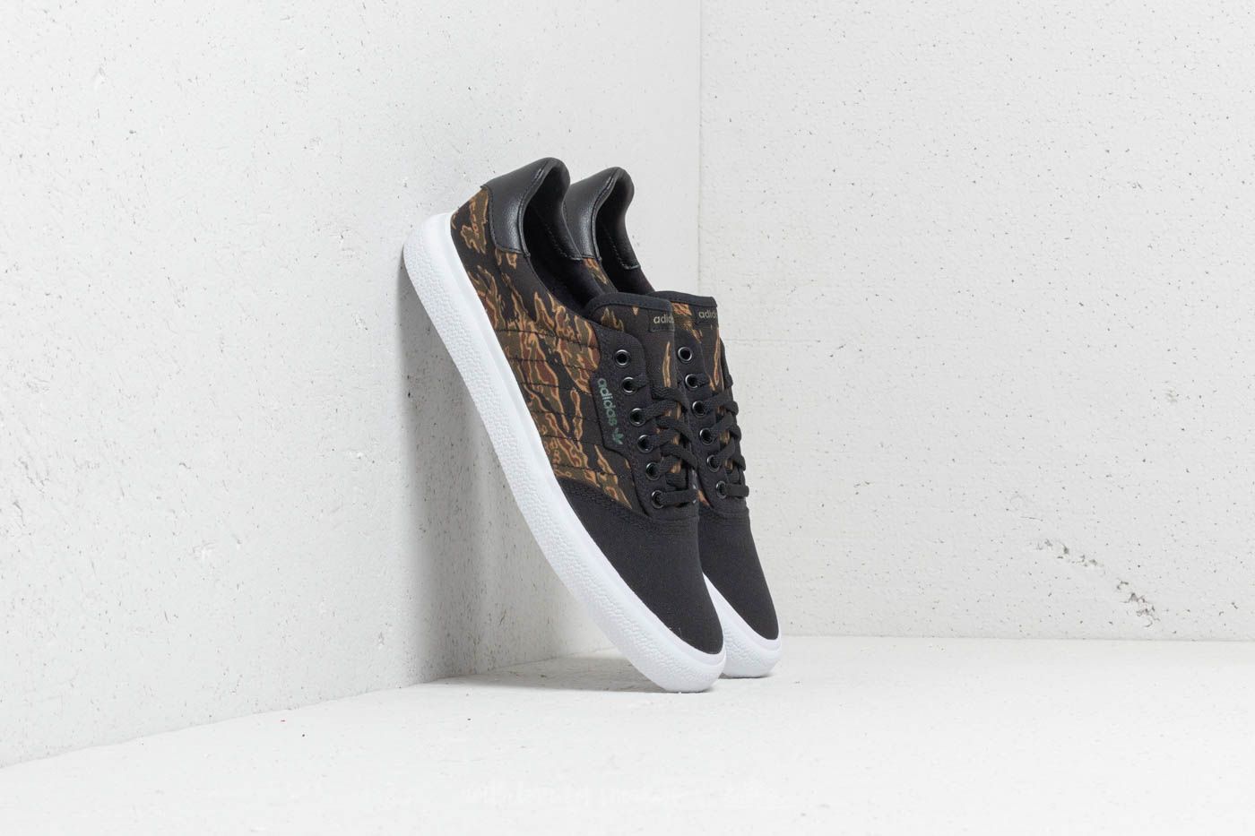 Moški čevlji adidas 3MC Core Black/ Brown/ Night Cargo