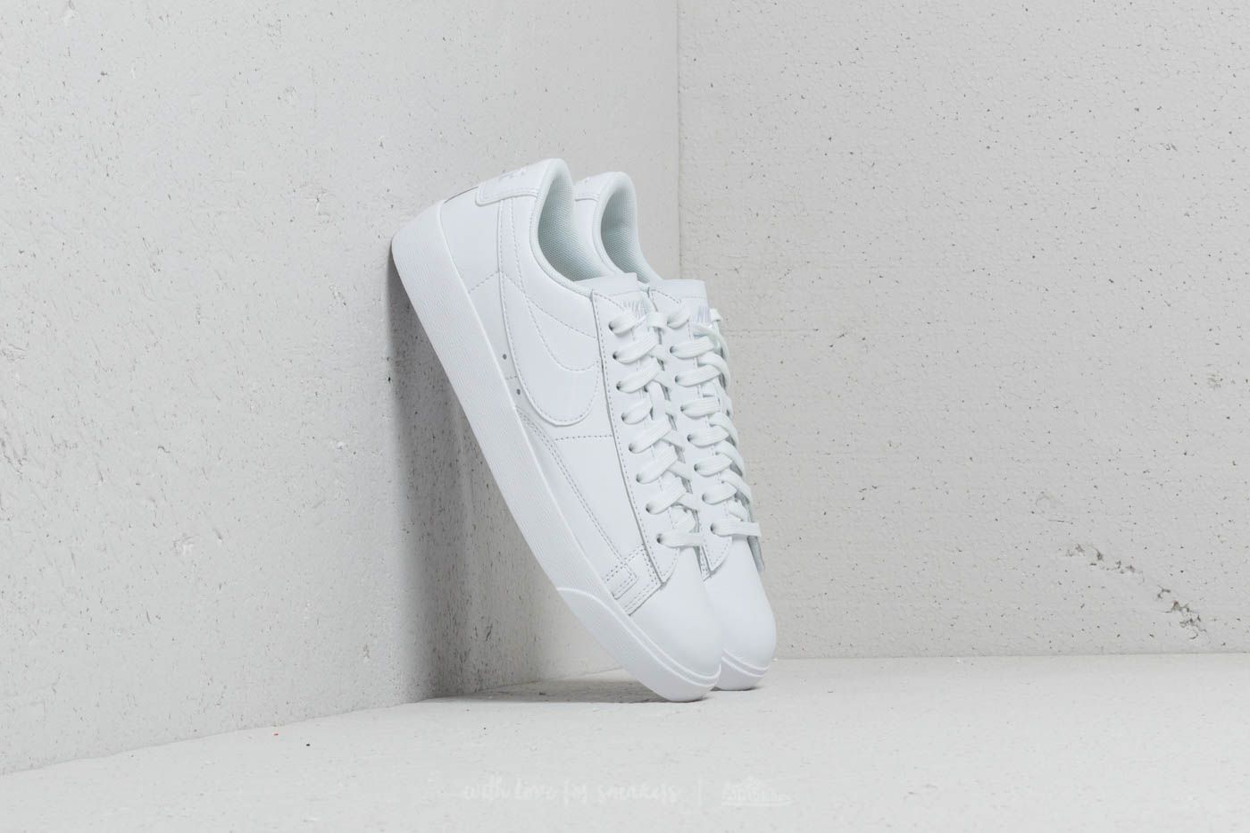 Naisten kengät Nike W Blazer Low White/ White-White