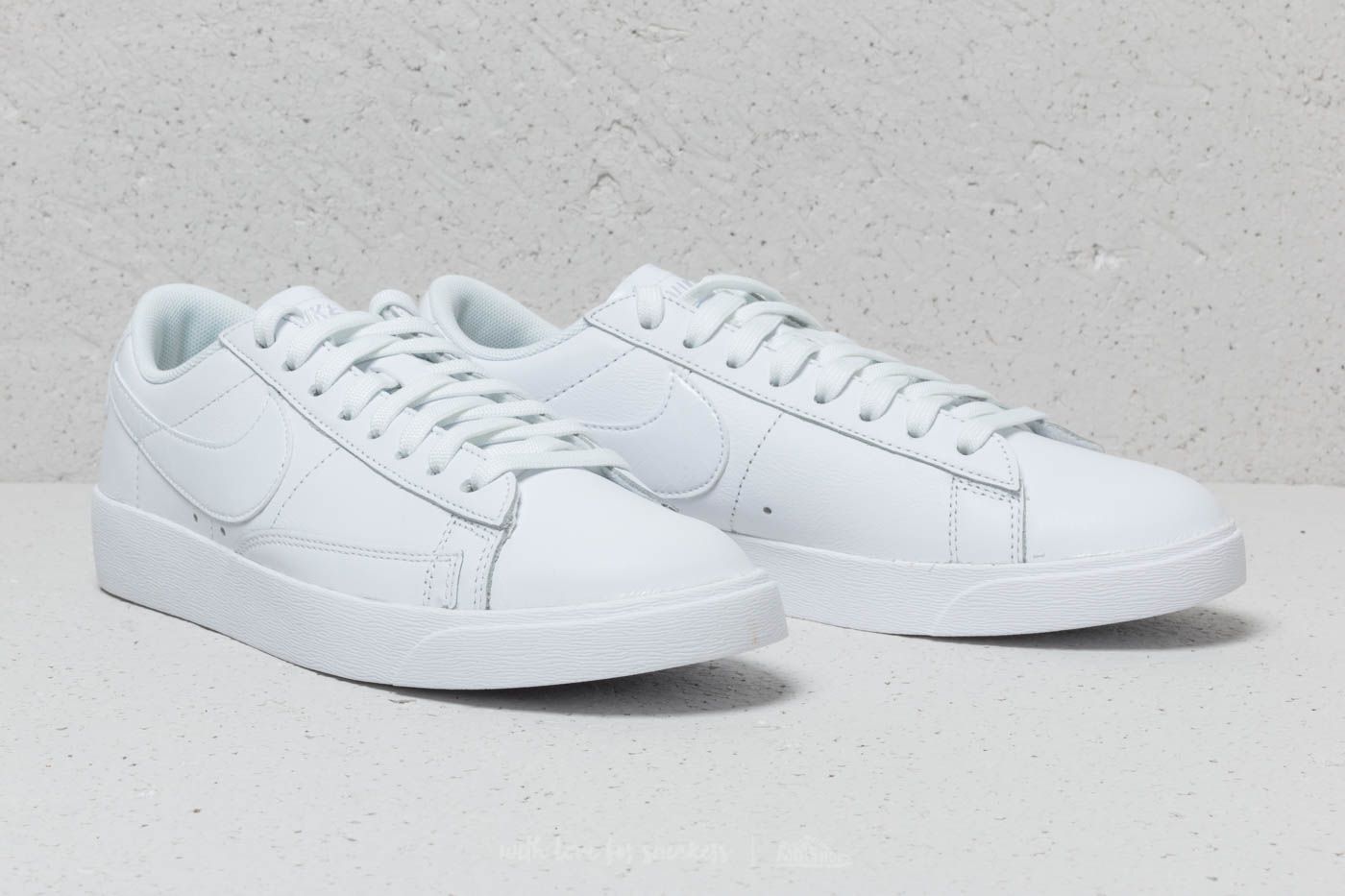 Naisten kengät Nike W Blazer Low White/ White-White