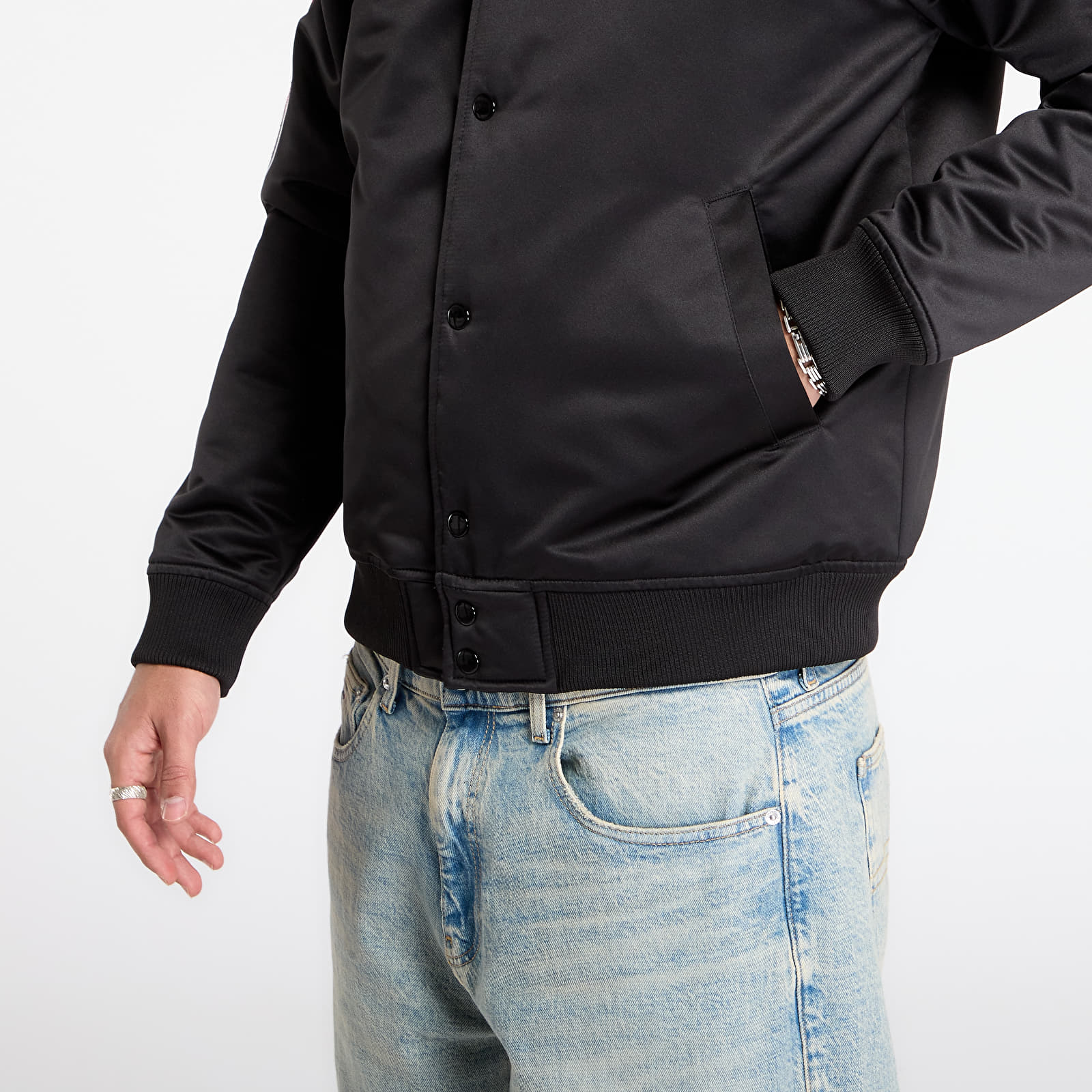 Herrenjacken Mitchell & Ness NBA Blackout Heavyweight Satin Jacket Chicago Bulls Black