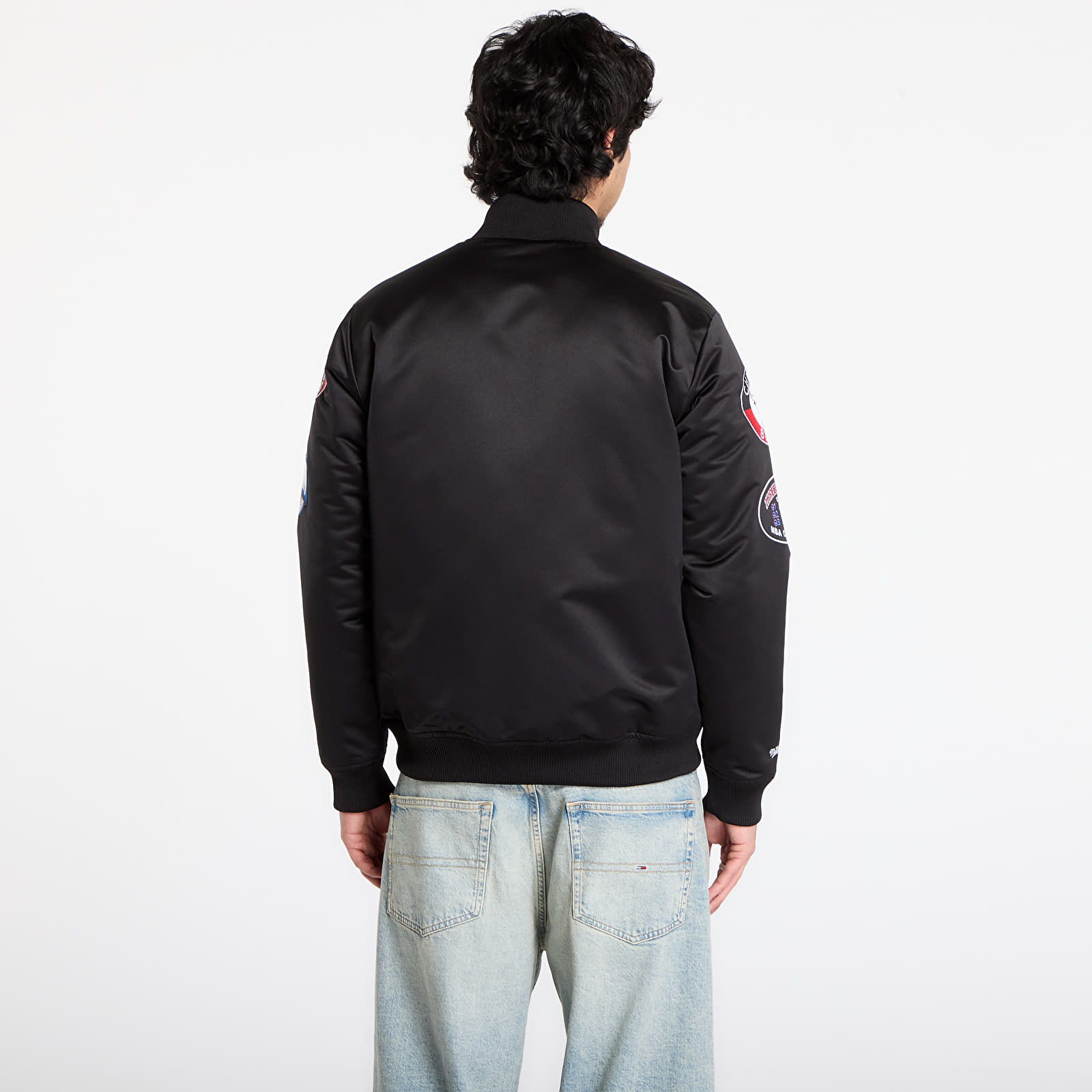 Herrenjacken Mitchell & Ness NBA Blackout Heavyweight Satin Jacket Chicago Bulls Black
