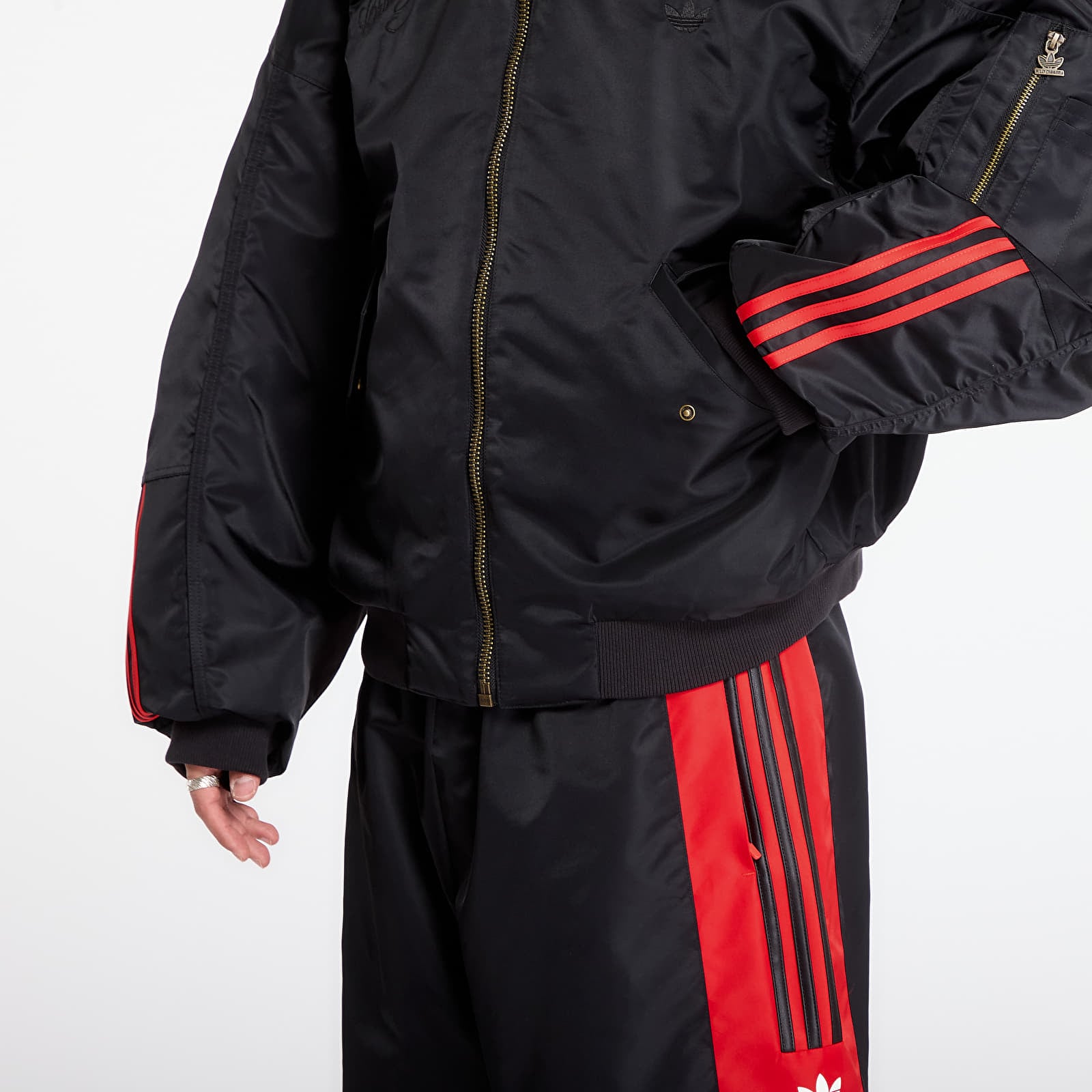 Striukės adidas x Willy Chavarria Satin Bomber Black