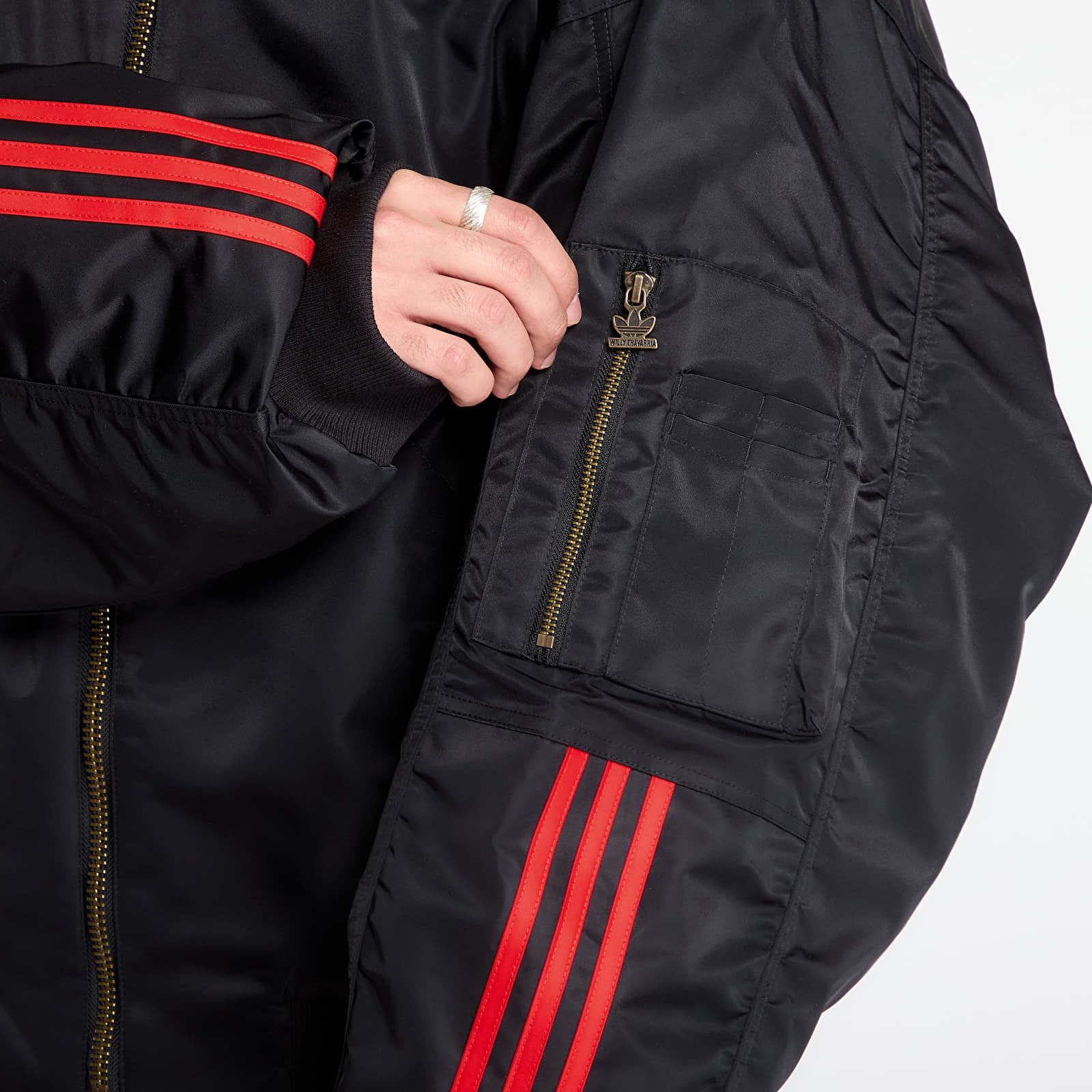 Striukės adidas x Willy Chavarria Satin Bomber Black