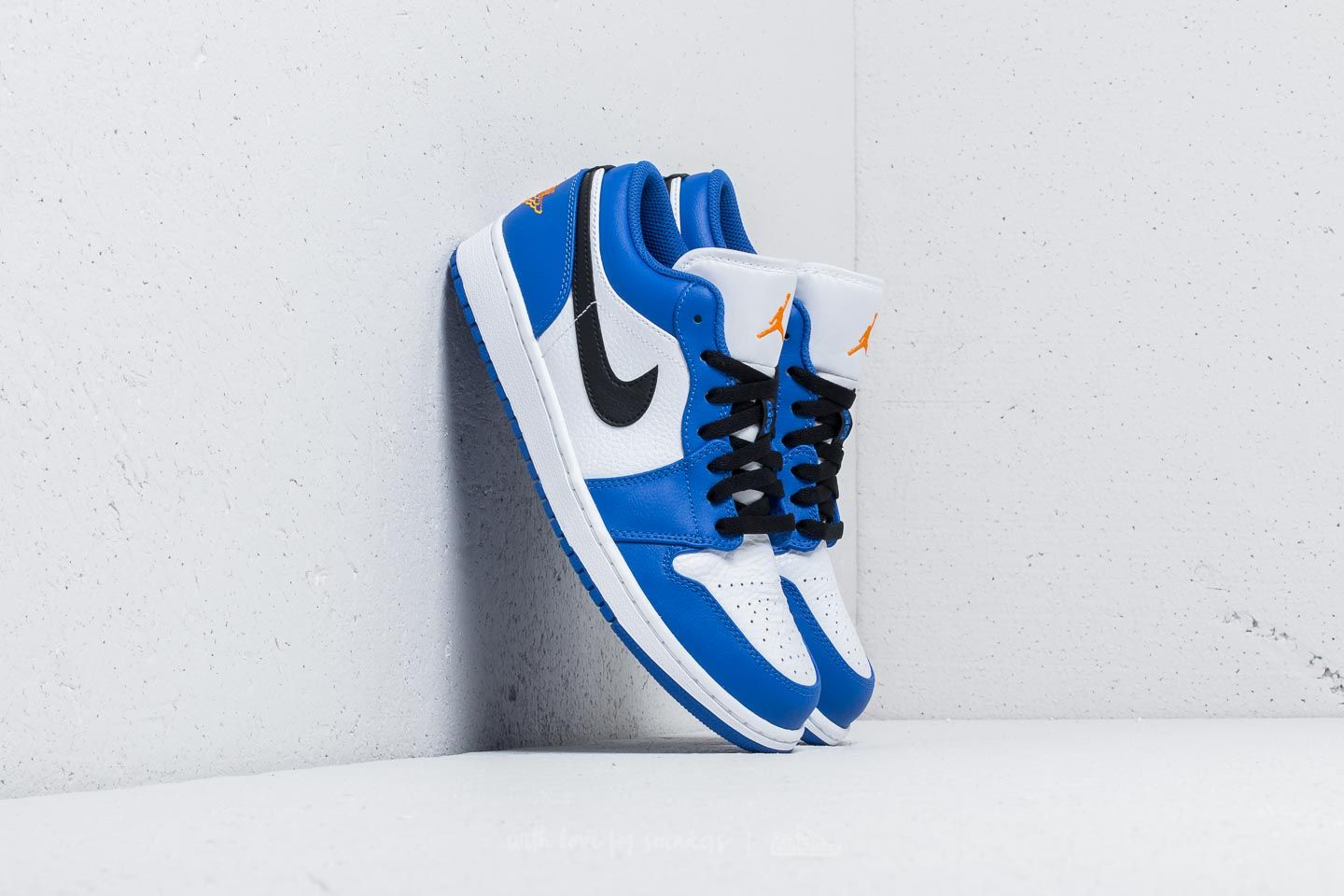 Men s shoes Air Jordan 1 Low Hyper Royal Orange Peel White Footshop
