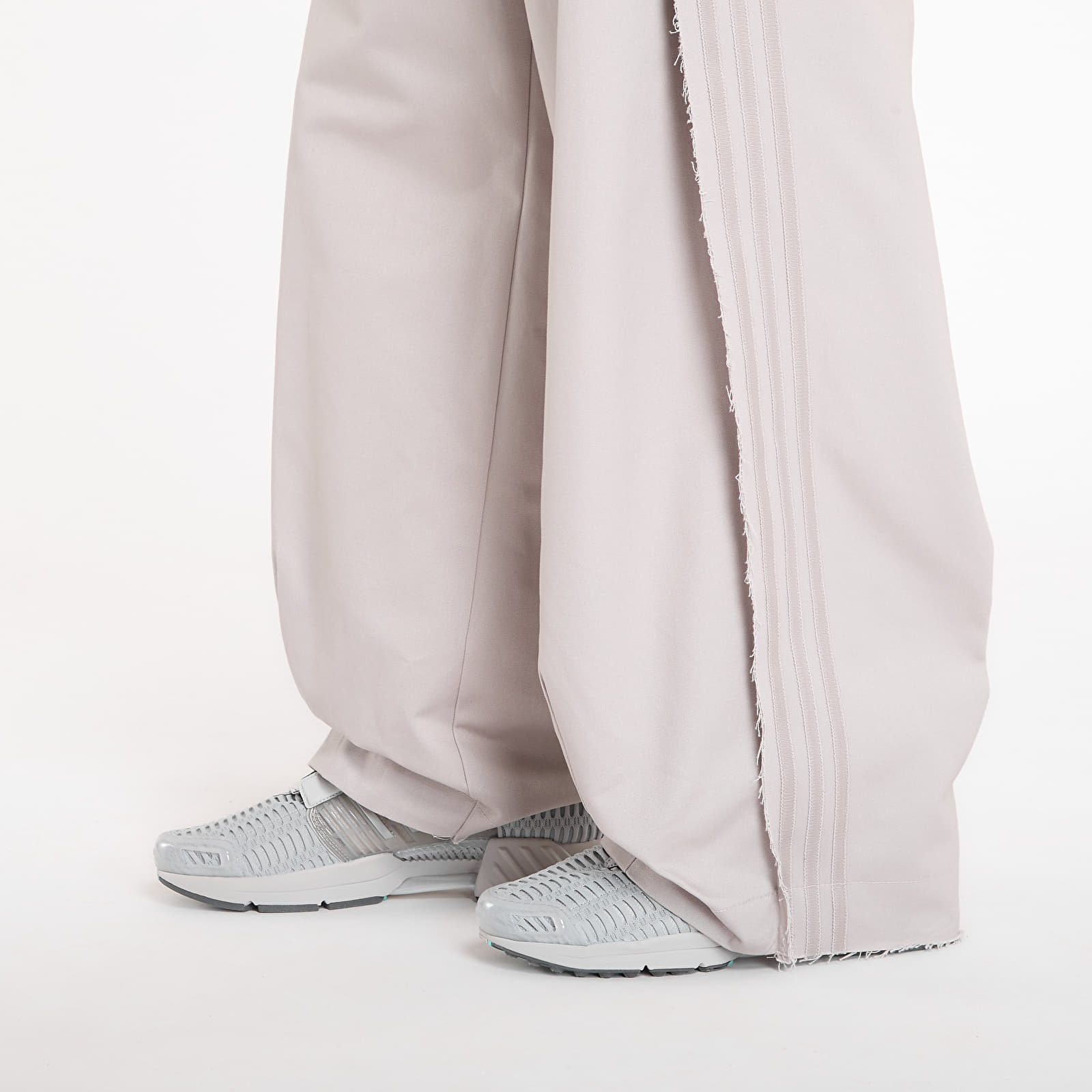 Byxor adidas x Bad Bunny x Mercedes - AMG Petronas Formula One Team Race Pants UNISEX Clear Granite