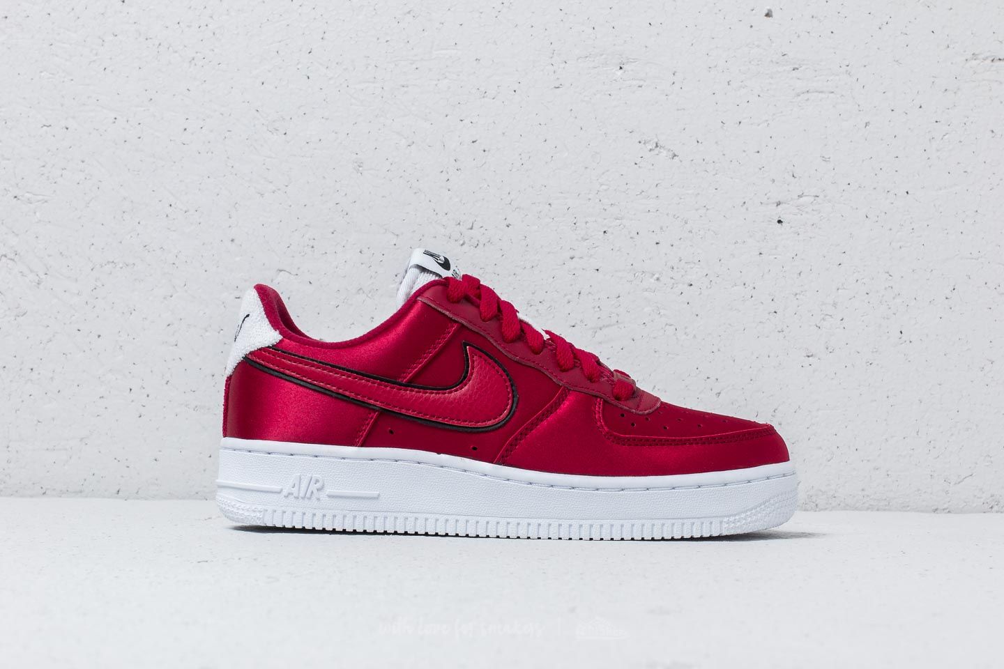 Nike air force 1 07 se red crush sales